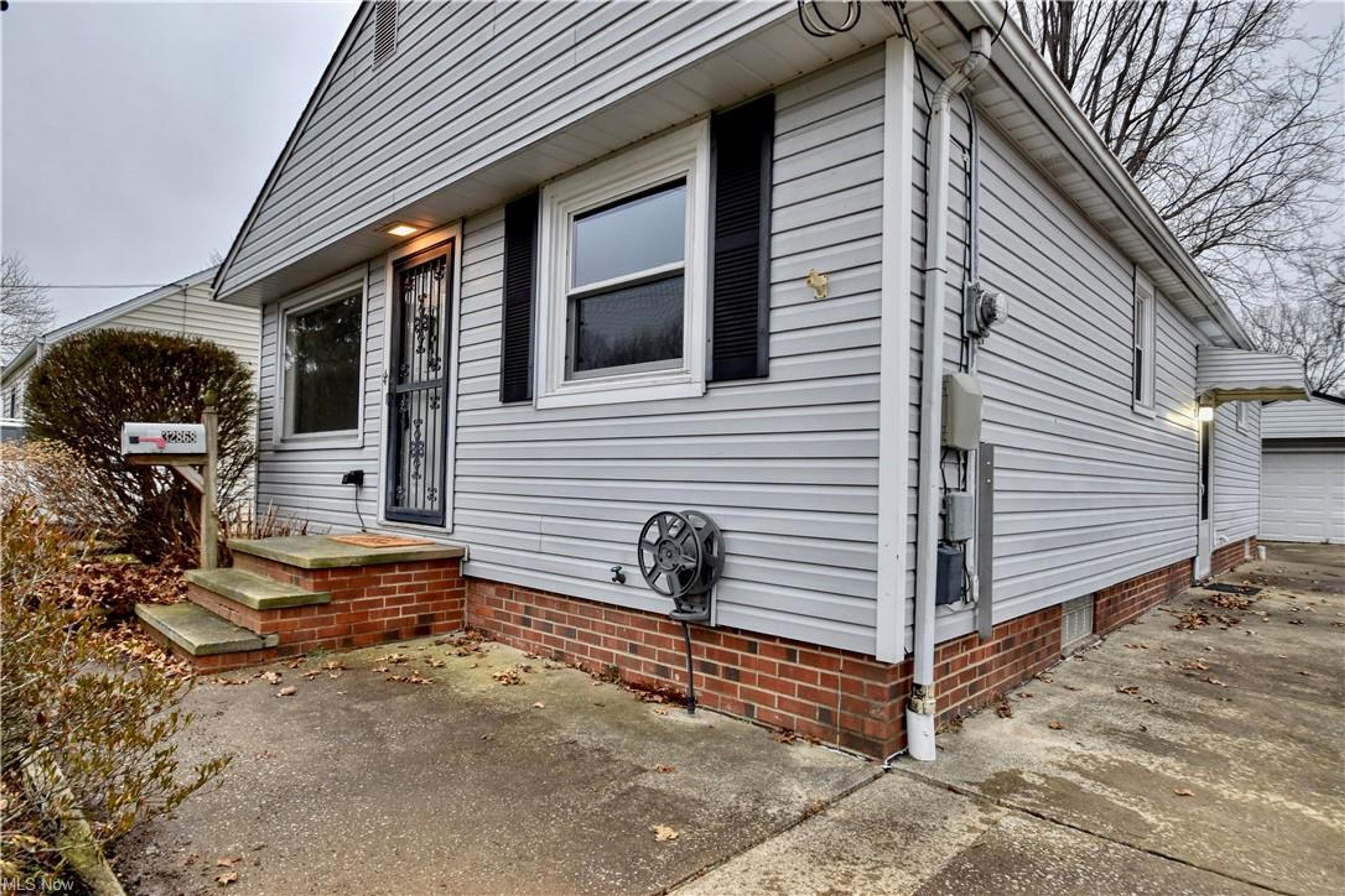 32868 Barbara Drive, Eastlake - photo 19