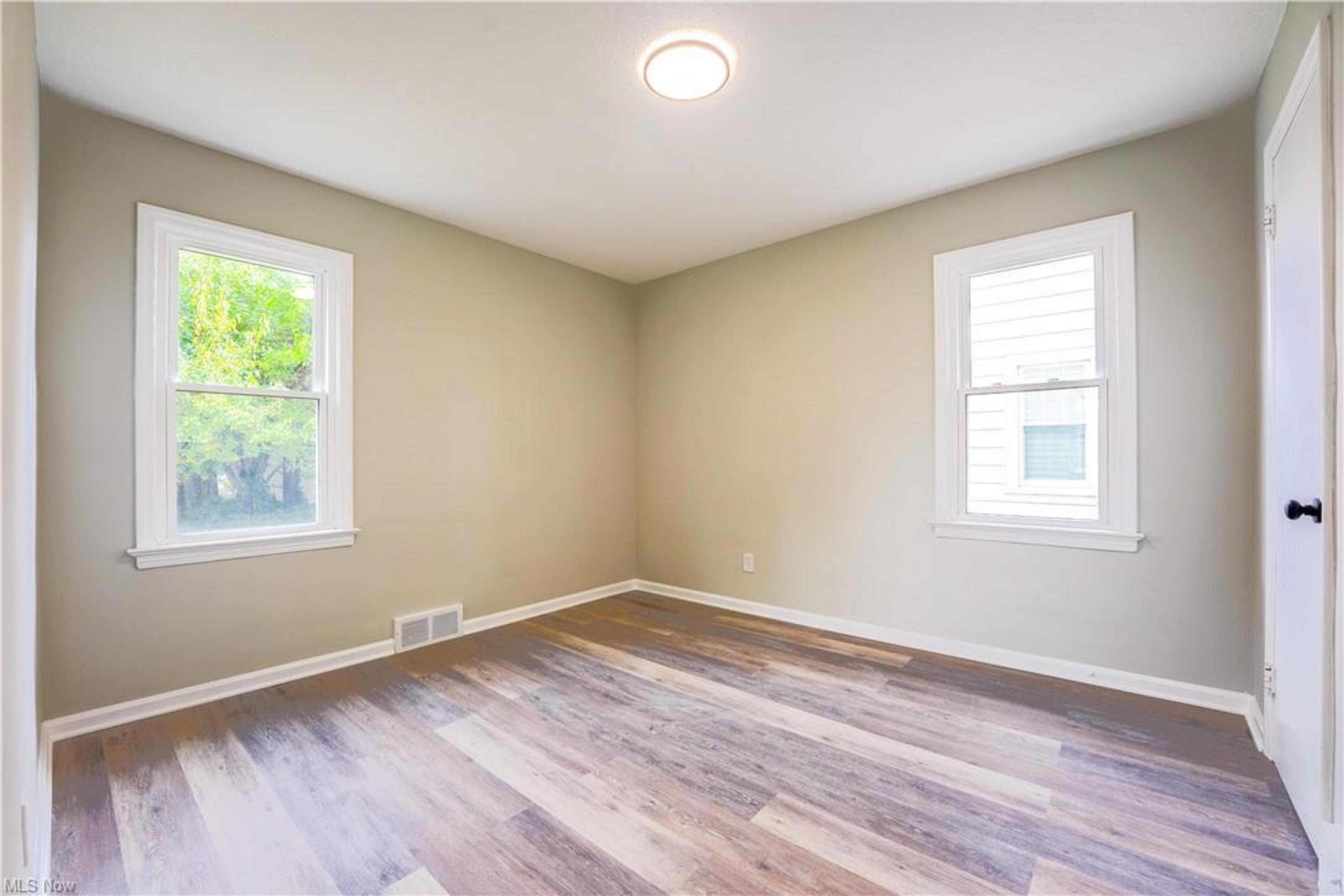 420 E 323rd Street, Willowick - photo 6