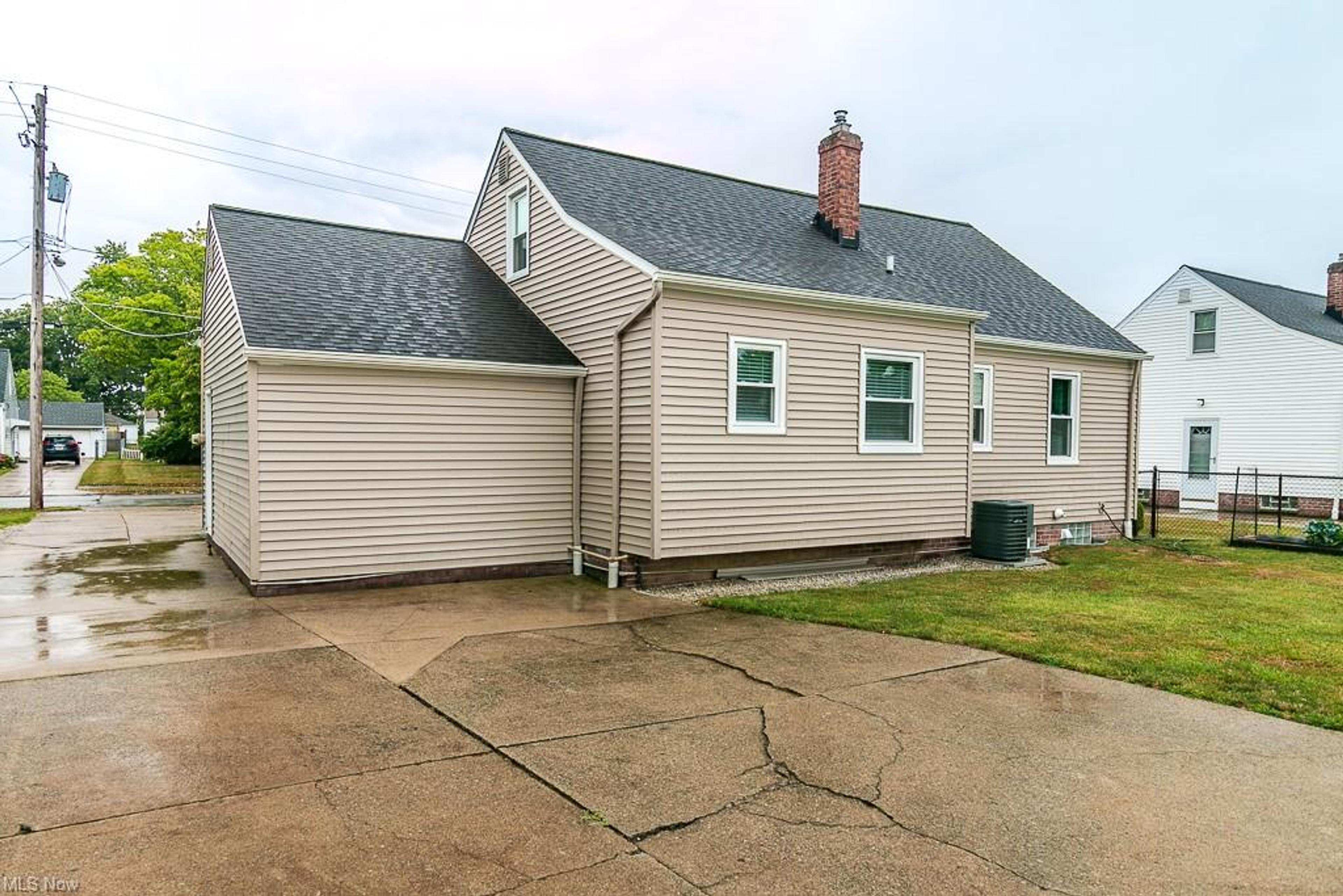 3828 E 365th Street, Willoughby - photo 8