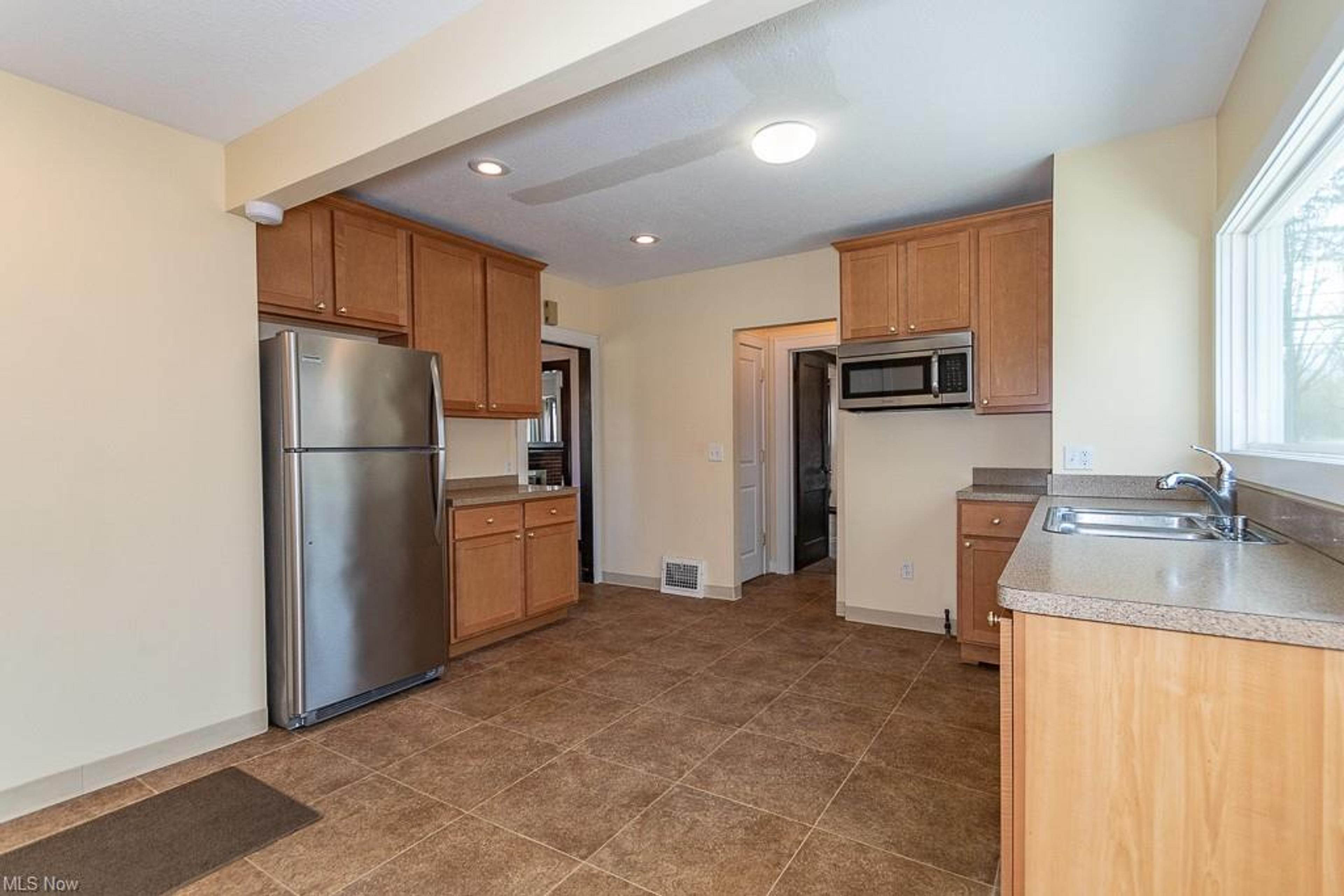 29396 Detroit Road, Westlake - photo 18