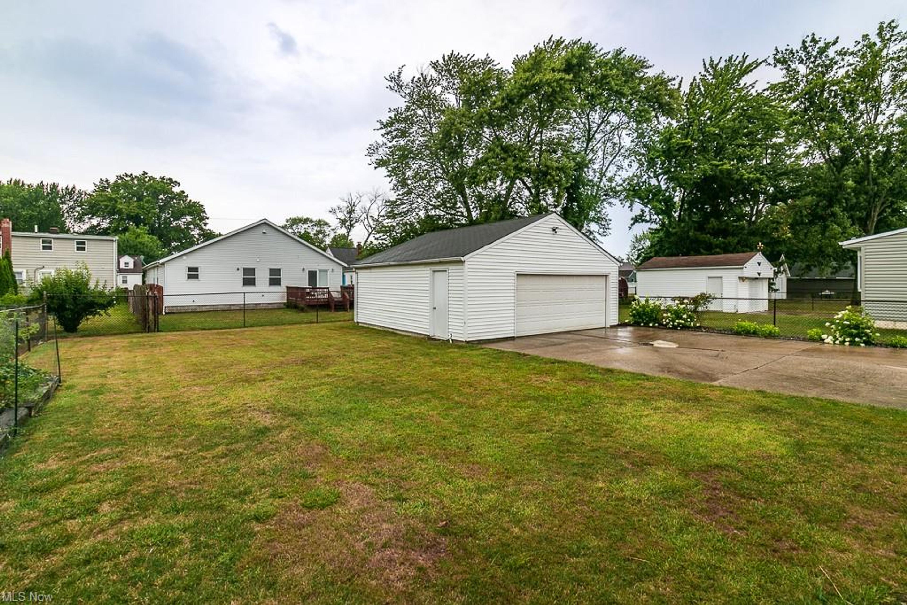 3828 E 365th Street, Willoughby - photo 11