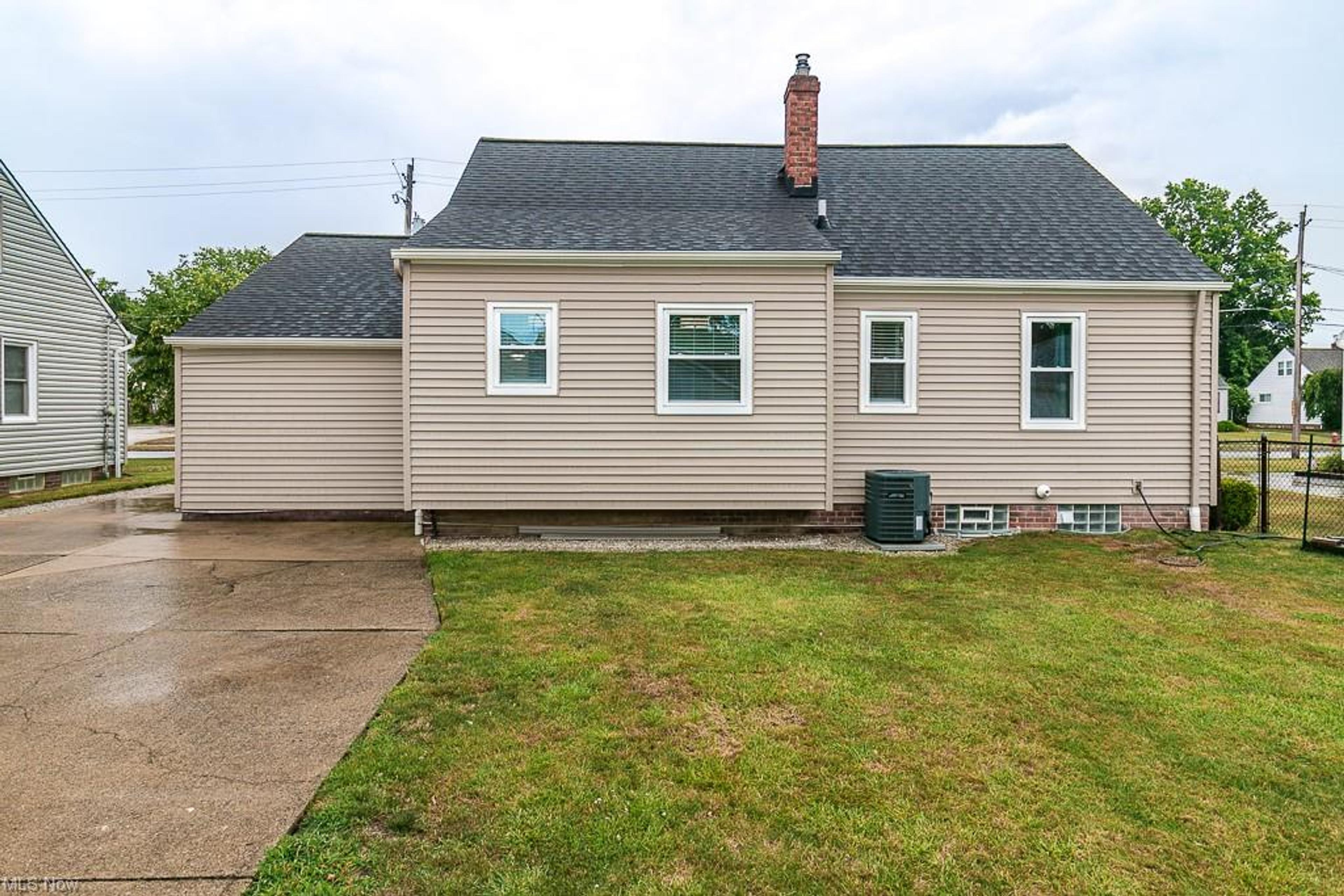 3828 E 365th Street, Willoughby - photo 9