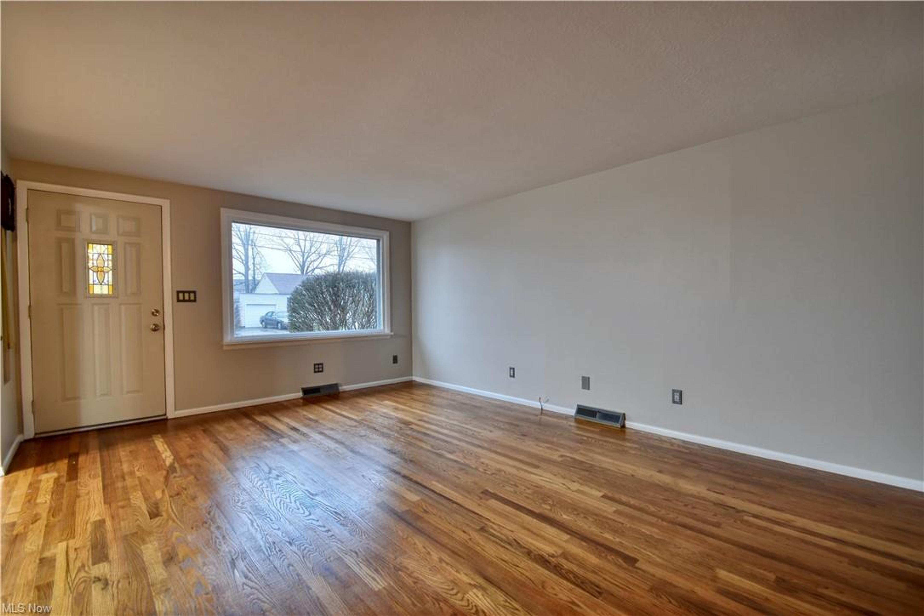 32868 Barbara Drive, Eastlake - photo 18