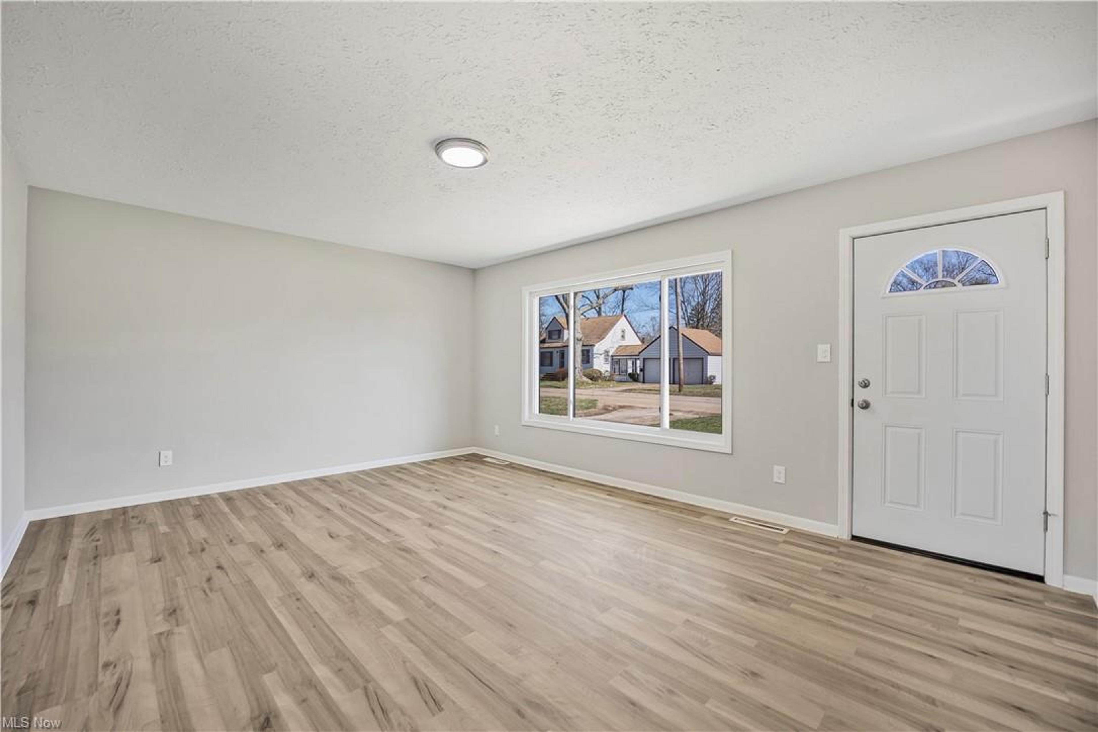 1008 Mohegan Trail, Willoughby - photo 3