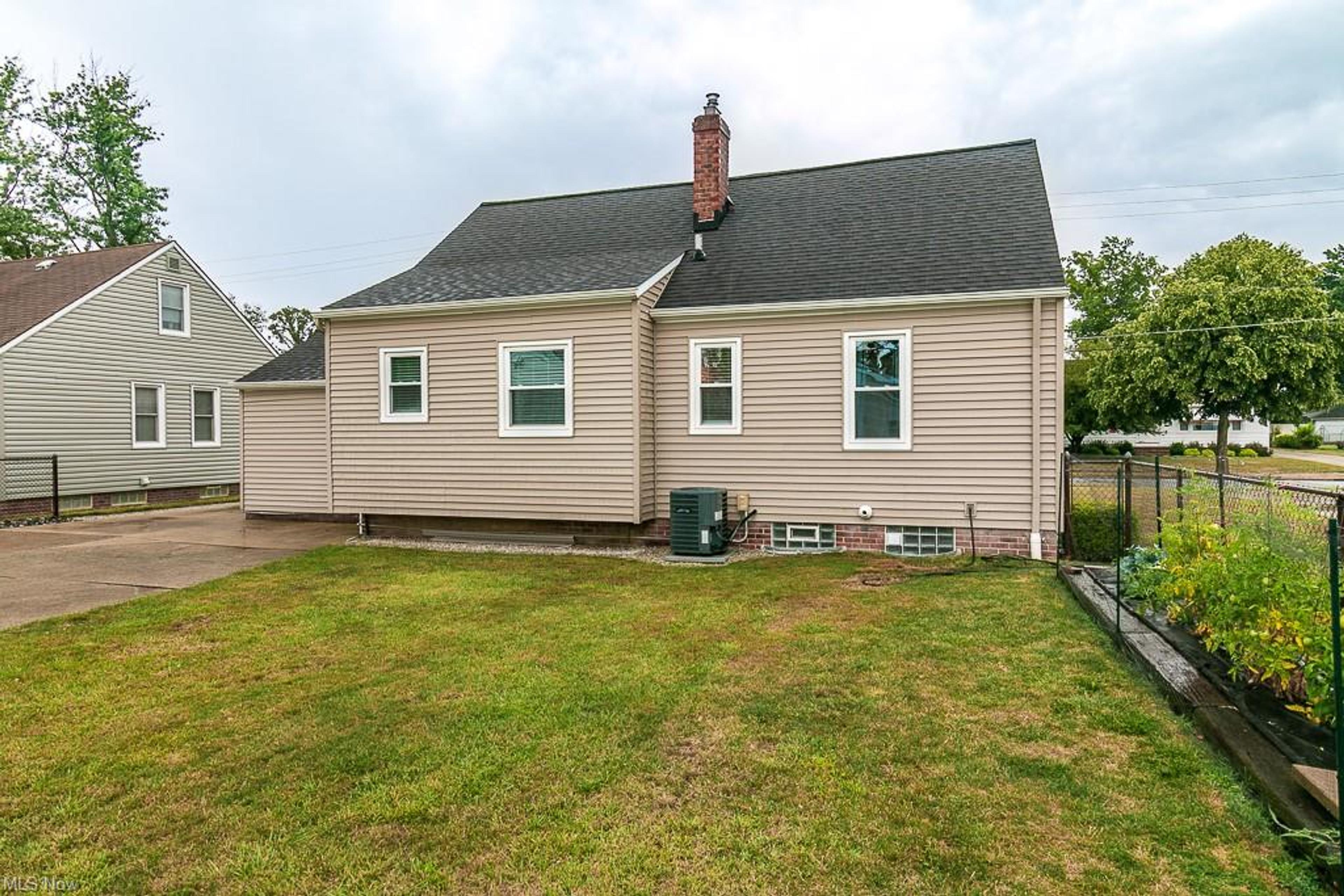3828 E 365th Street, Willoughby - photo 10
