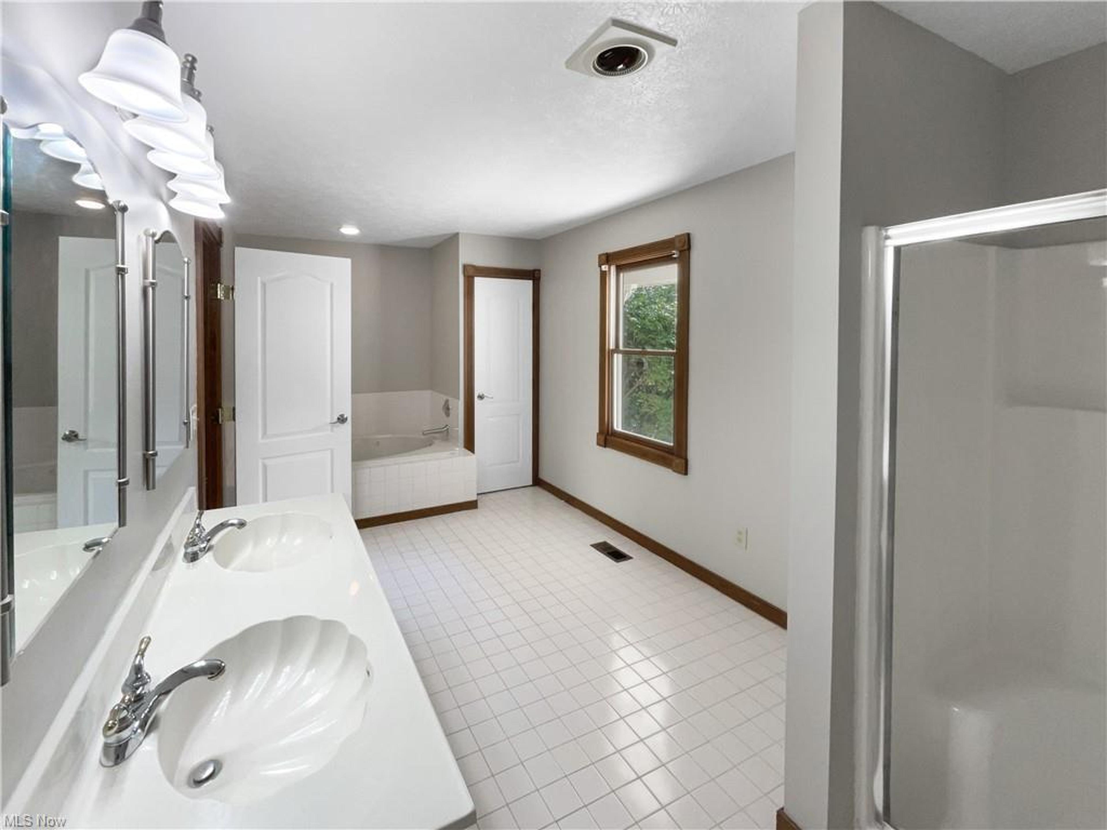 2154 Ridgebury Drive, Painesville - photo 3