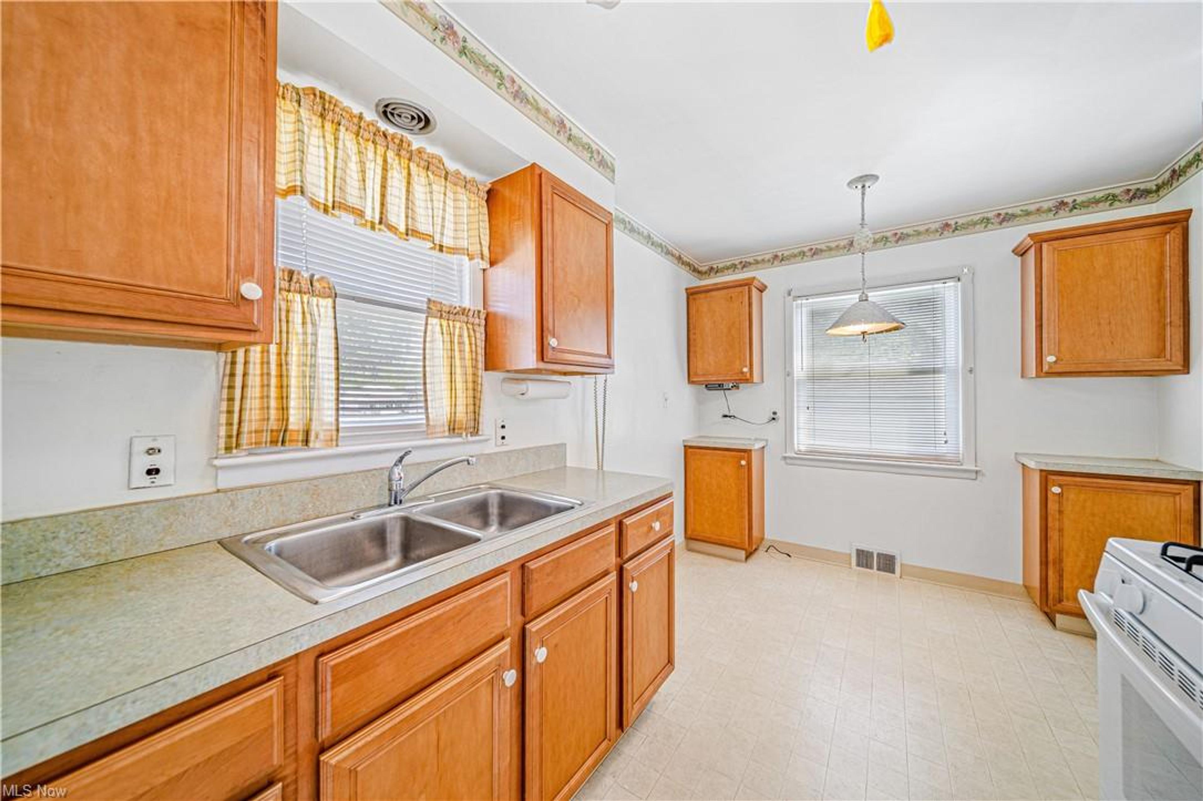 431 E 309th Street, Willowick - photo 11