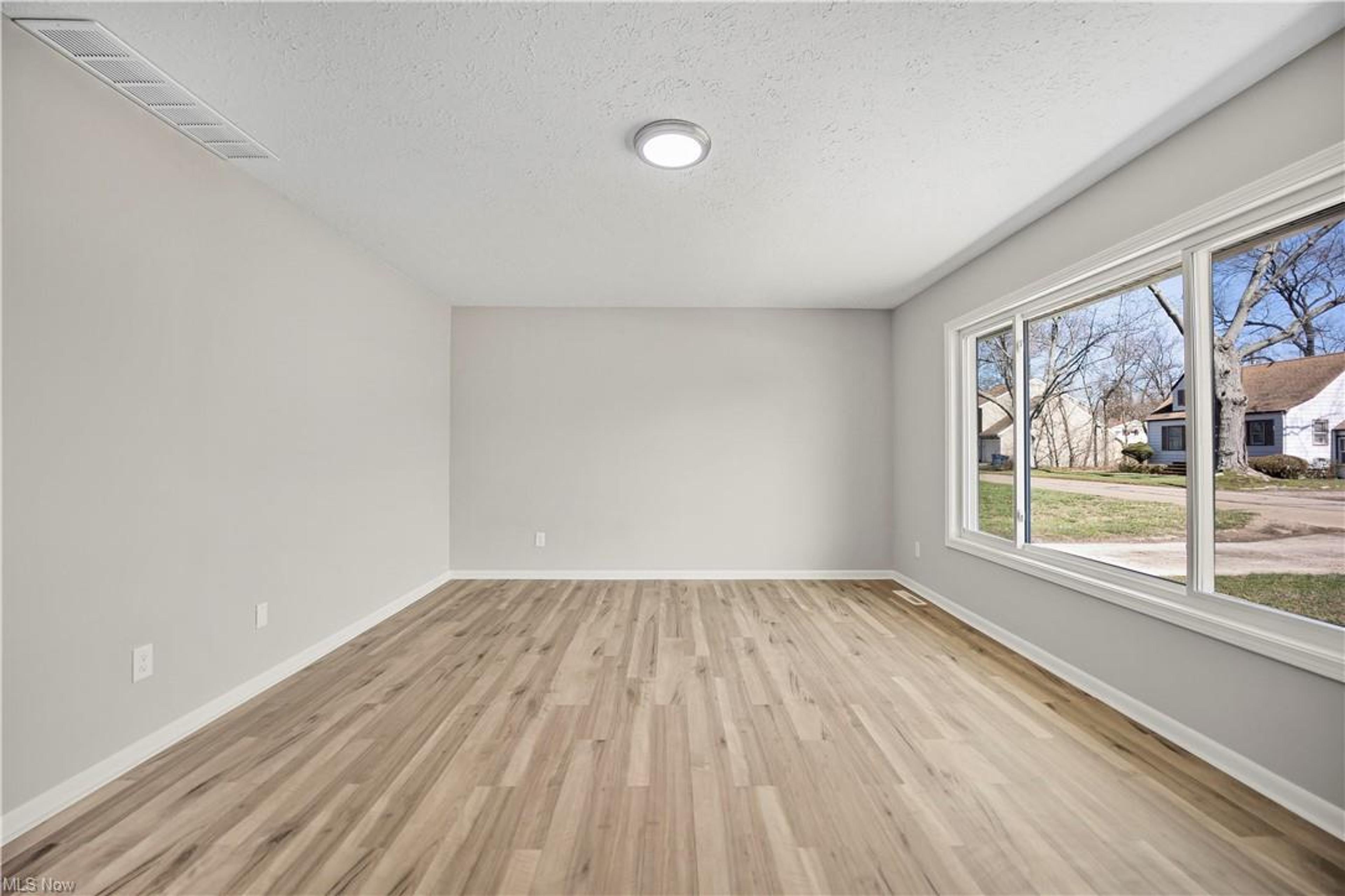 1008 Mohegan Trail, Willoughby - photo 4
