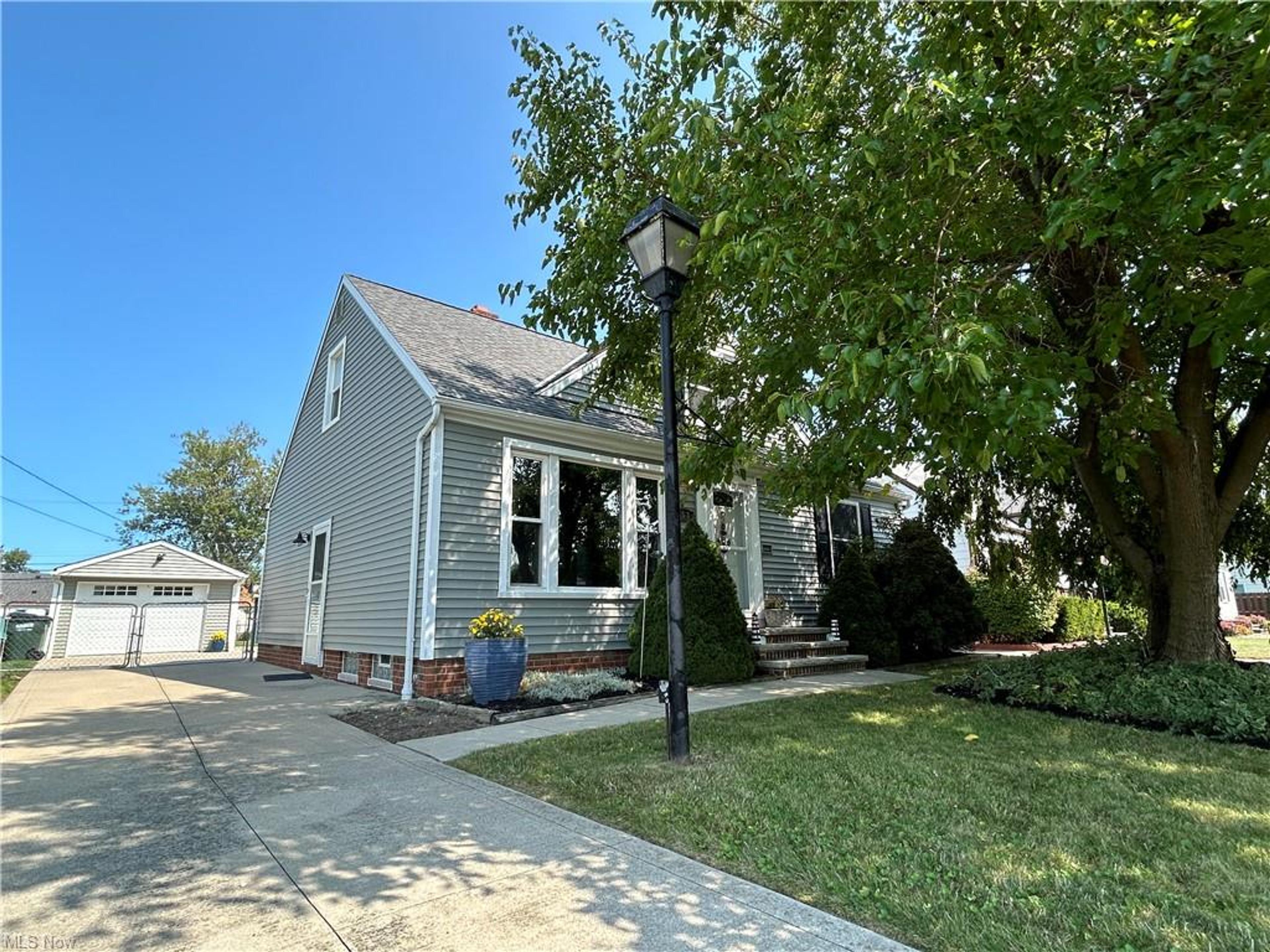 353 E 305th Street, Willowick - photo 17