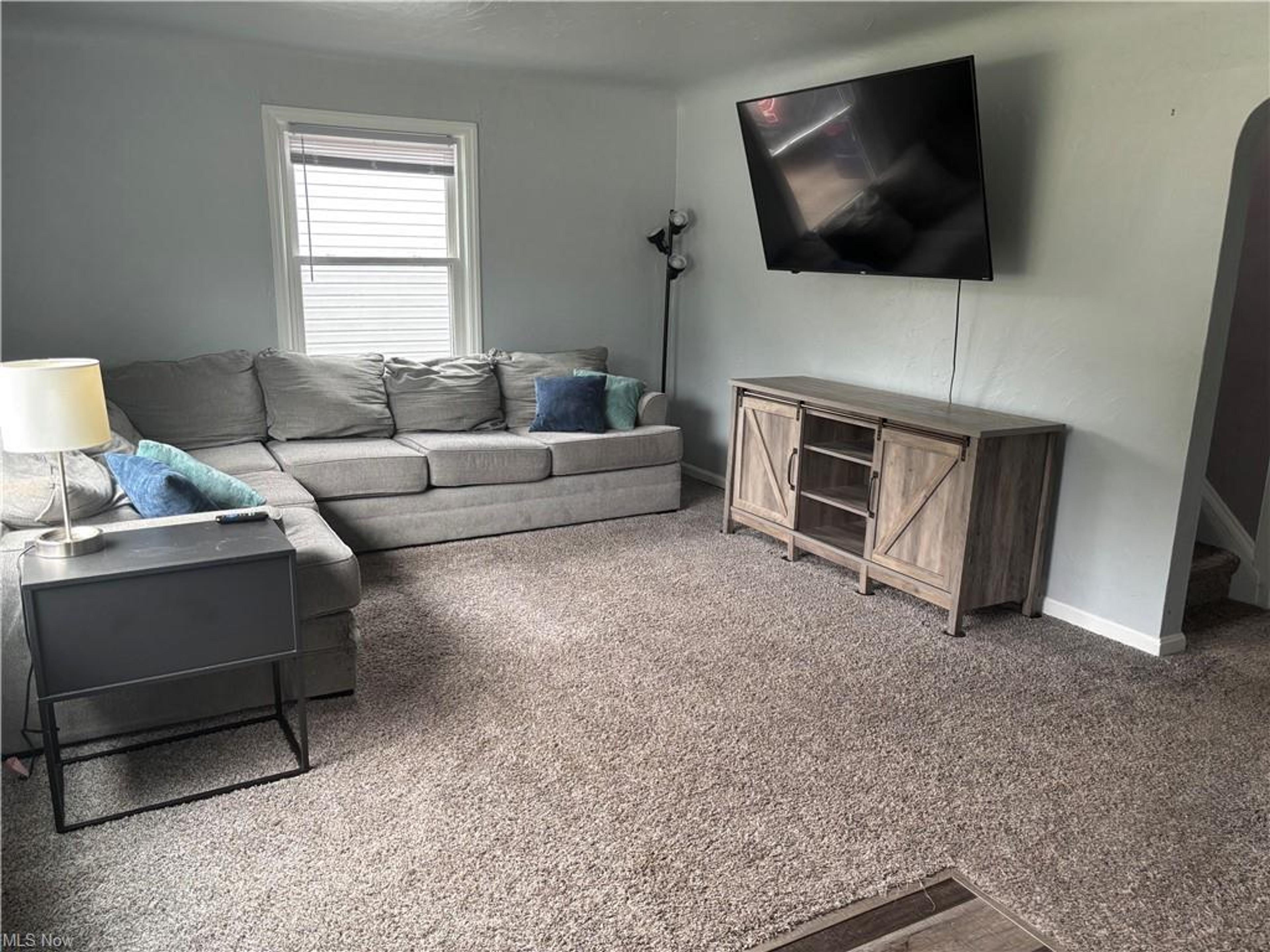 476 Woodstock Road, Eastlake - photo 3
