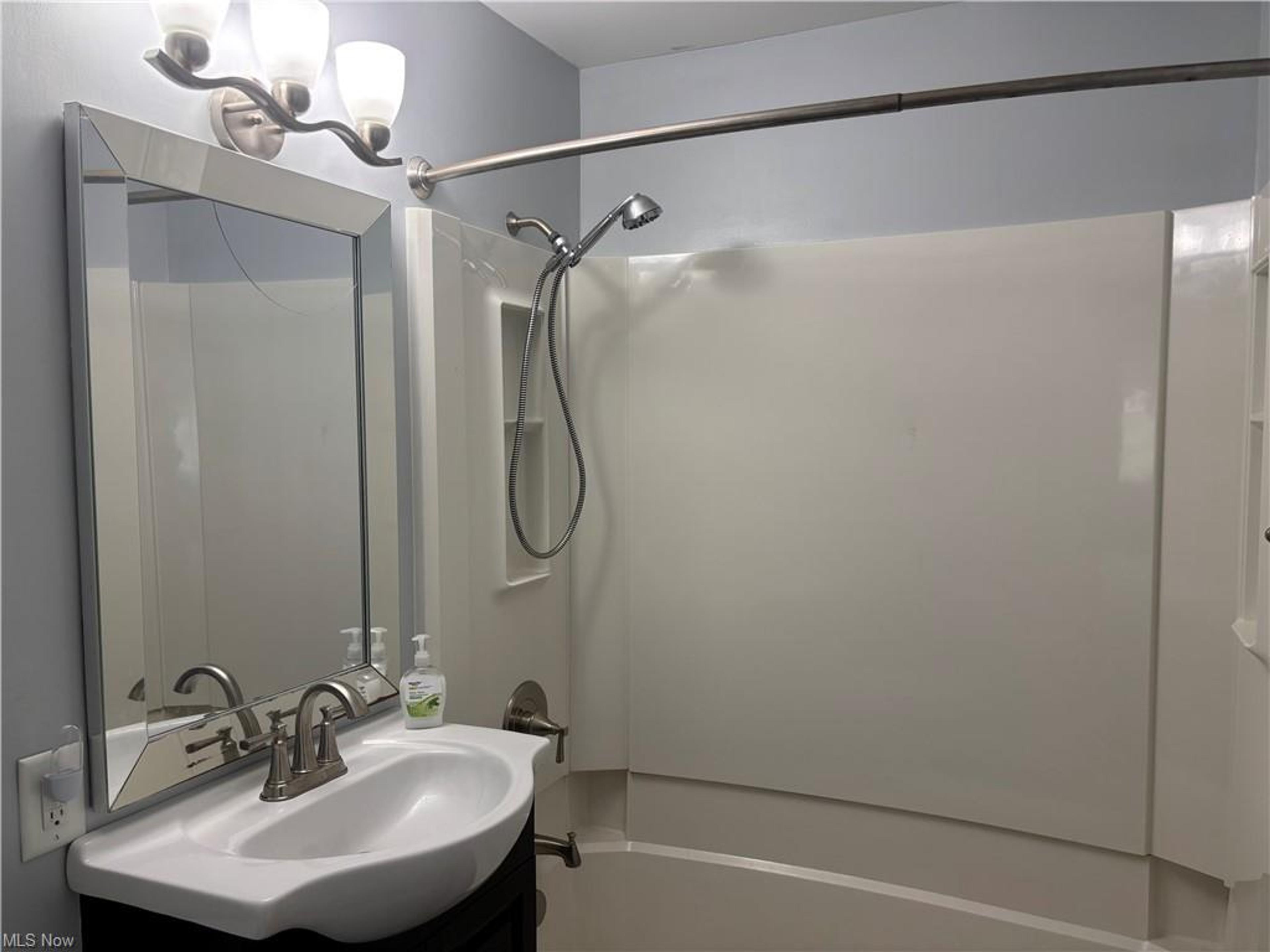 476 Woodstock Road, Eastlake - photo 13