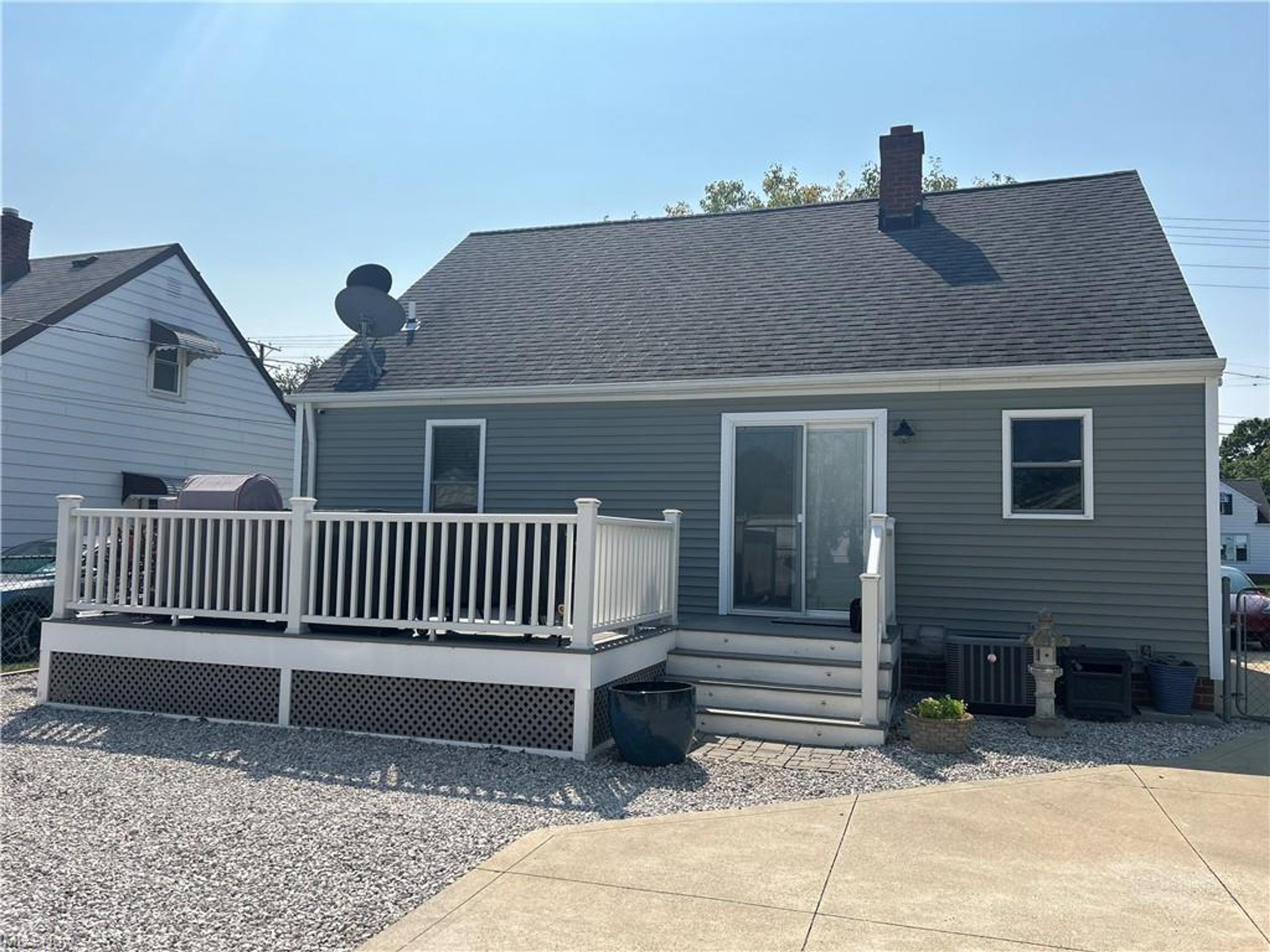 353 E 305th Street, Willowick - photo 33