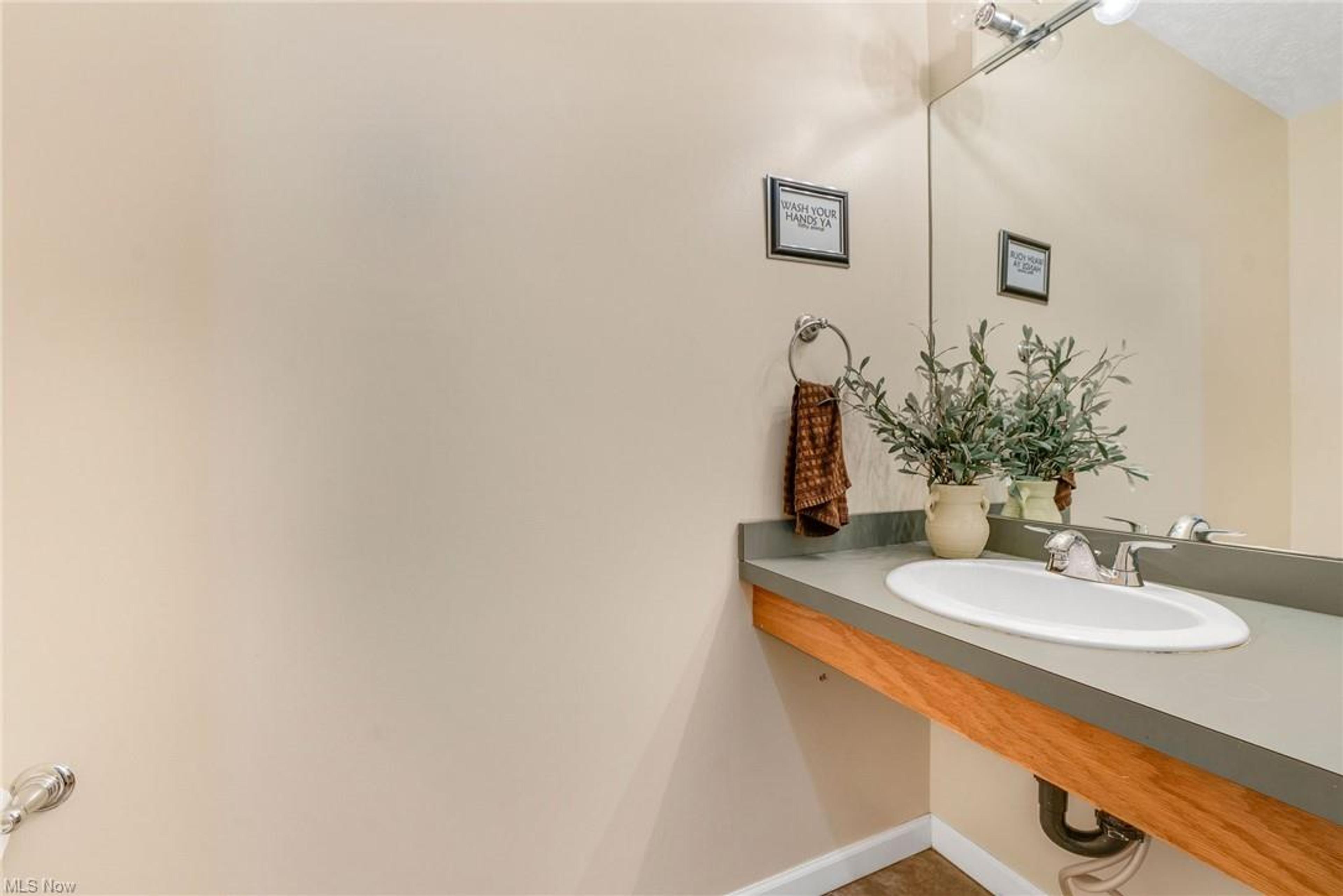 200 Bates Road, Madison - photo 14
