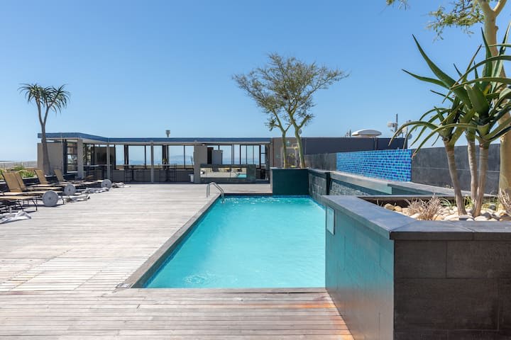 Royale 203 in Green Point, image 2