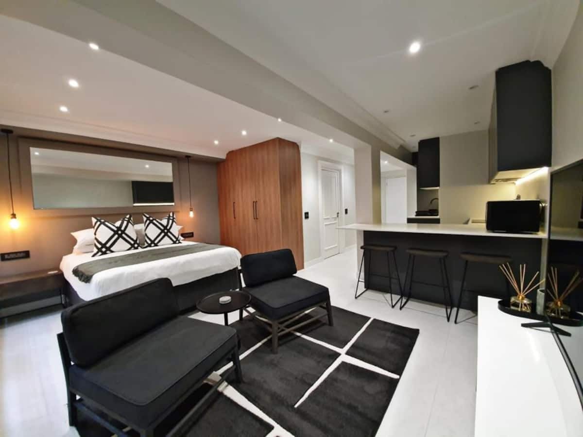 208 San Michelle in Clifton, image 4