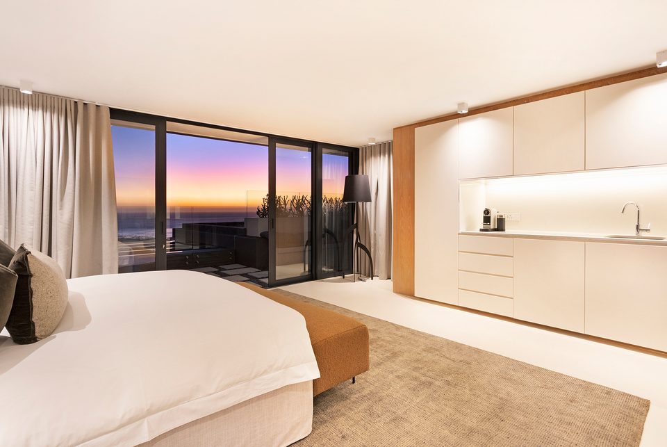32 On Sedgemoor in Camps Bay, image 3