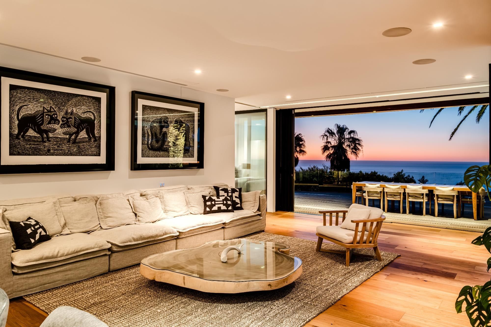 Open-plan lounge at sunset at Lion's Lookout