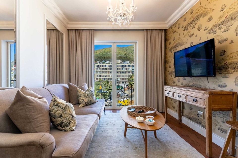 Royale 615 in Green Point, image 3