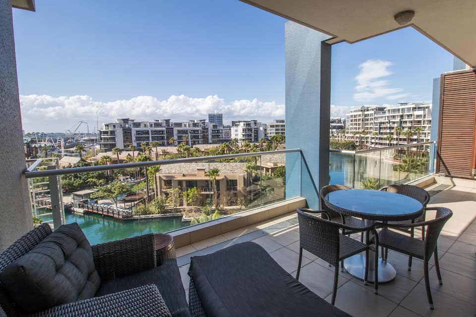 Waterfront Village - 2 bedroom Luxury — image 2