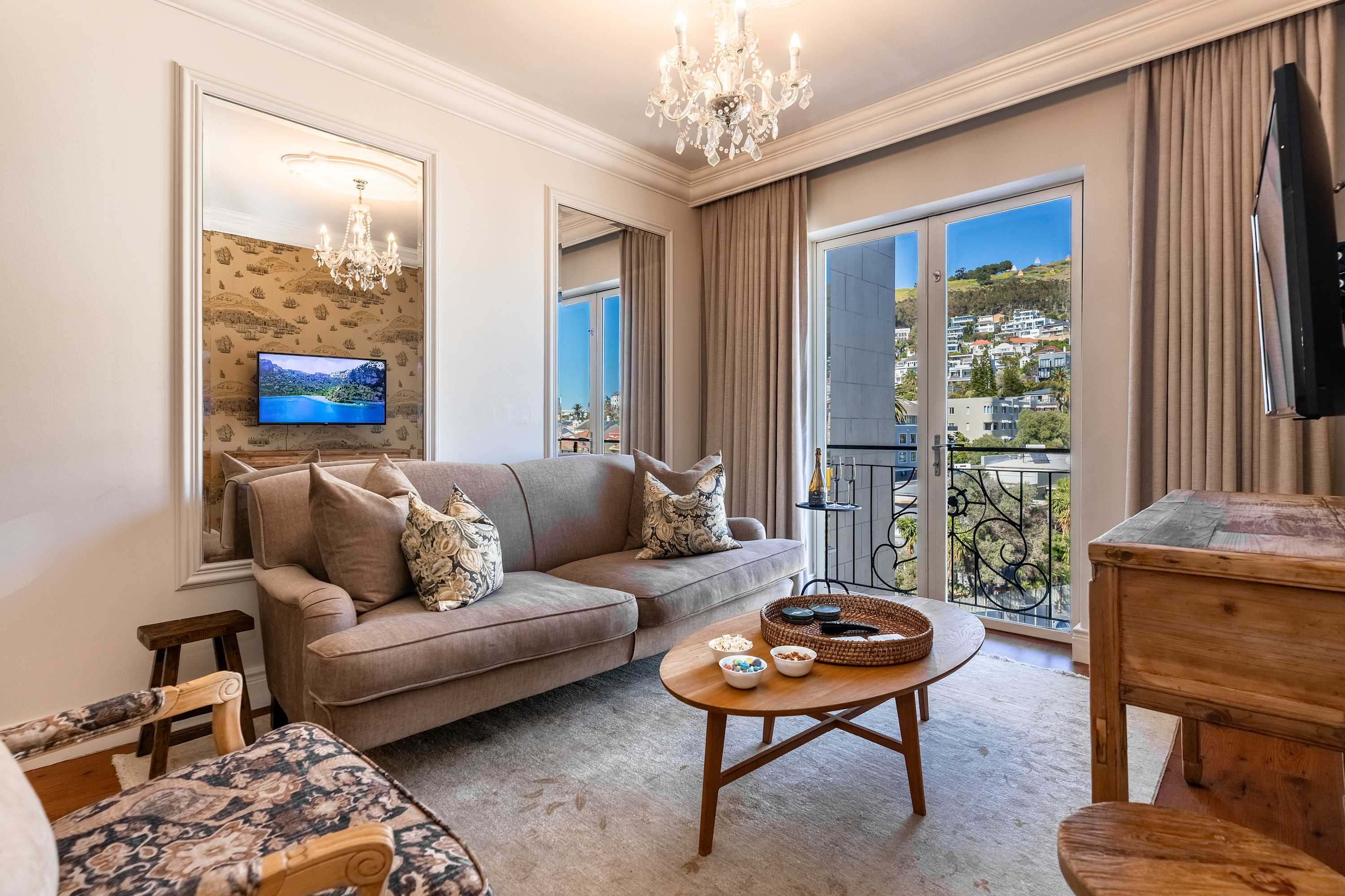 Royale 615 in Green Point, image 4