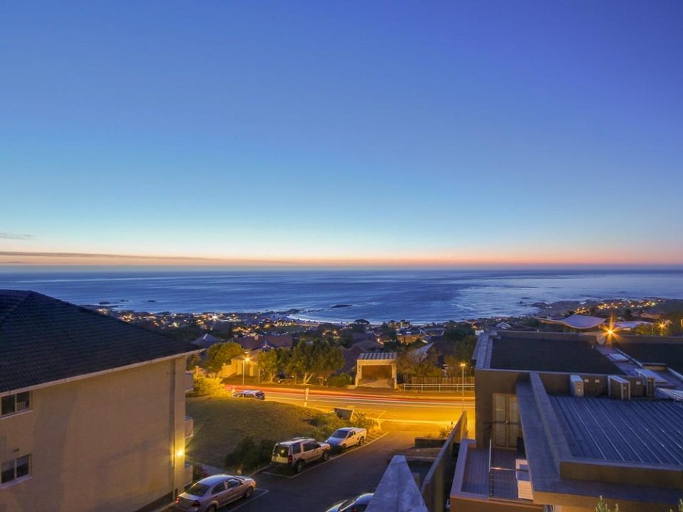 Geneva House villa in Camps Bay, image 3