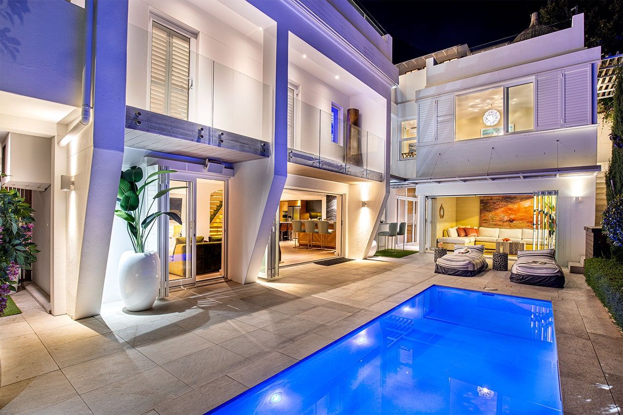 Cape Town villa overlooking the coast