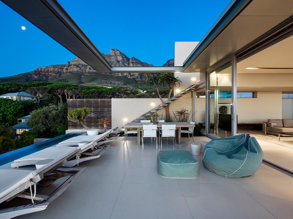 008 Bond House — image 2