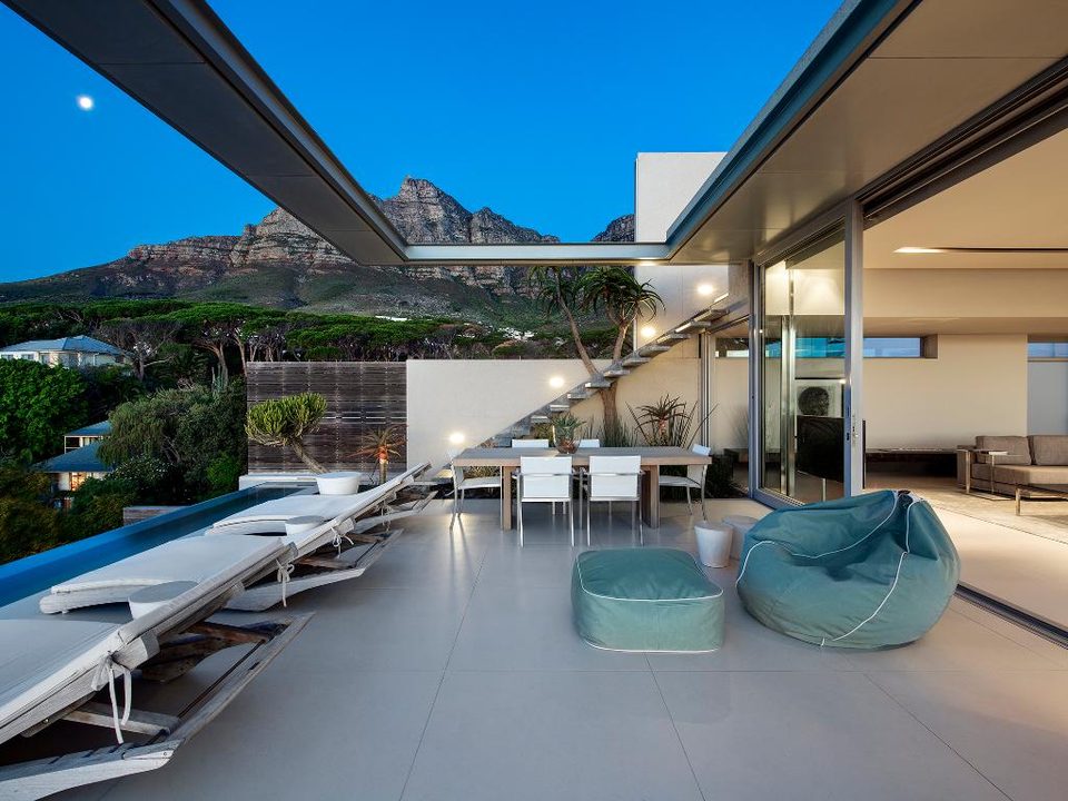 008 Bond House villa in Camps Bay, image 2