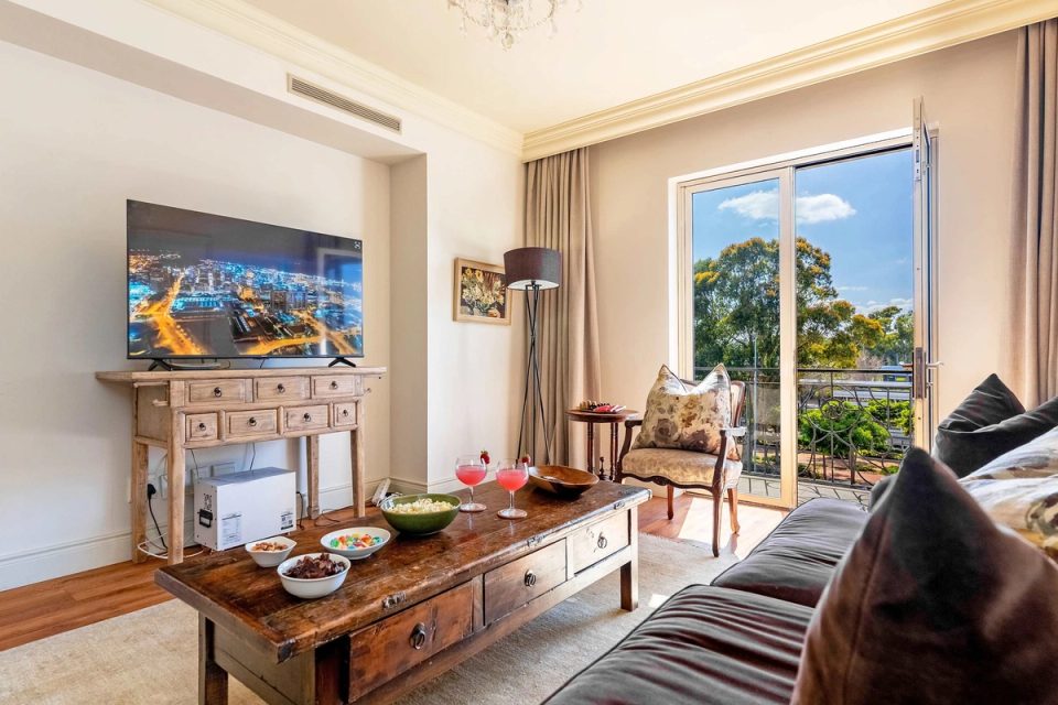 Royale 203 in Green Point, image 3