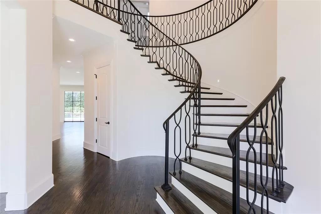 8535 Groveland Dr - Media 2