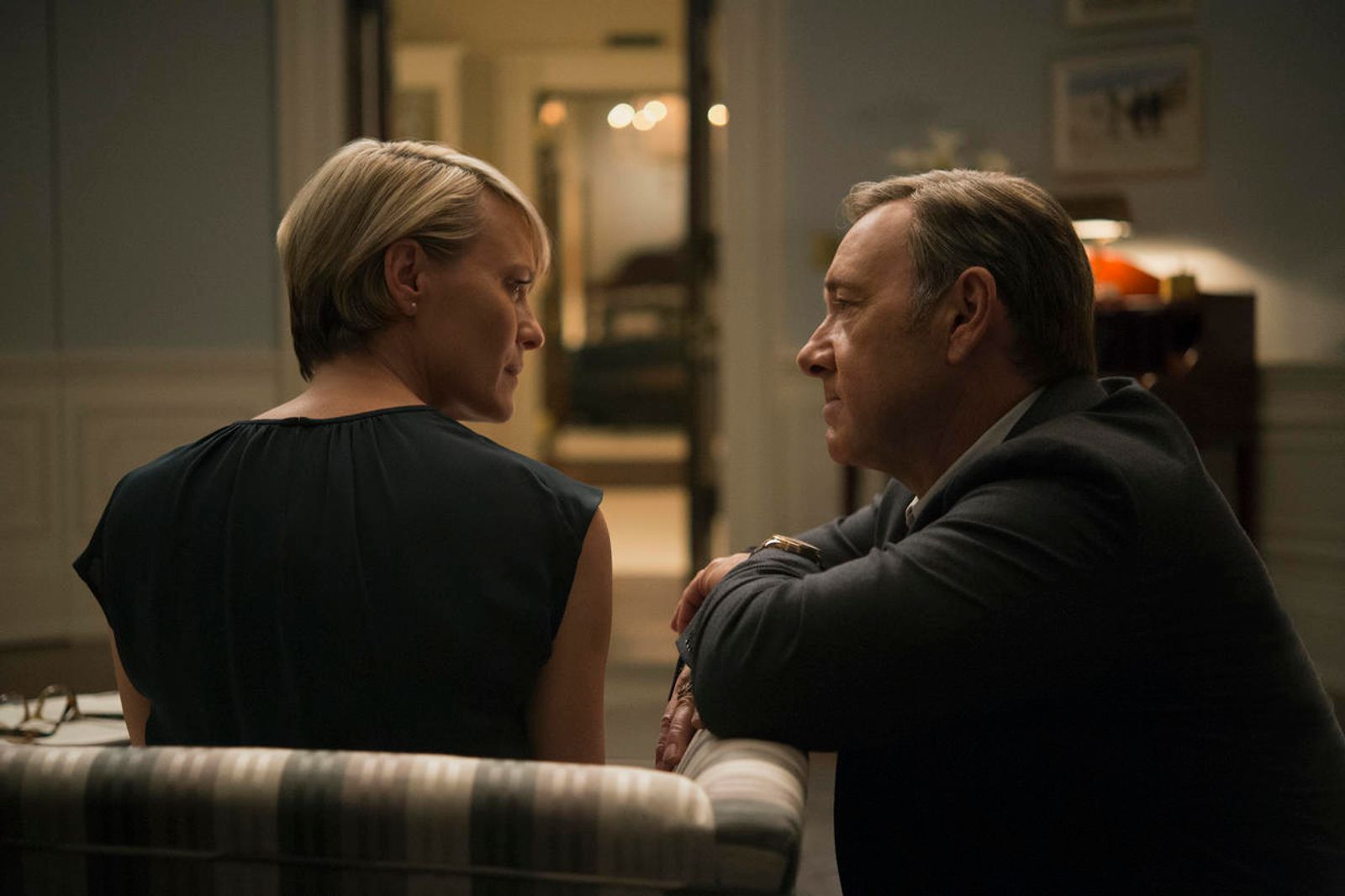 Frank Underwood delivering his first direct address to camera about the two types of pain in House of Cards.