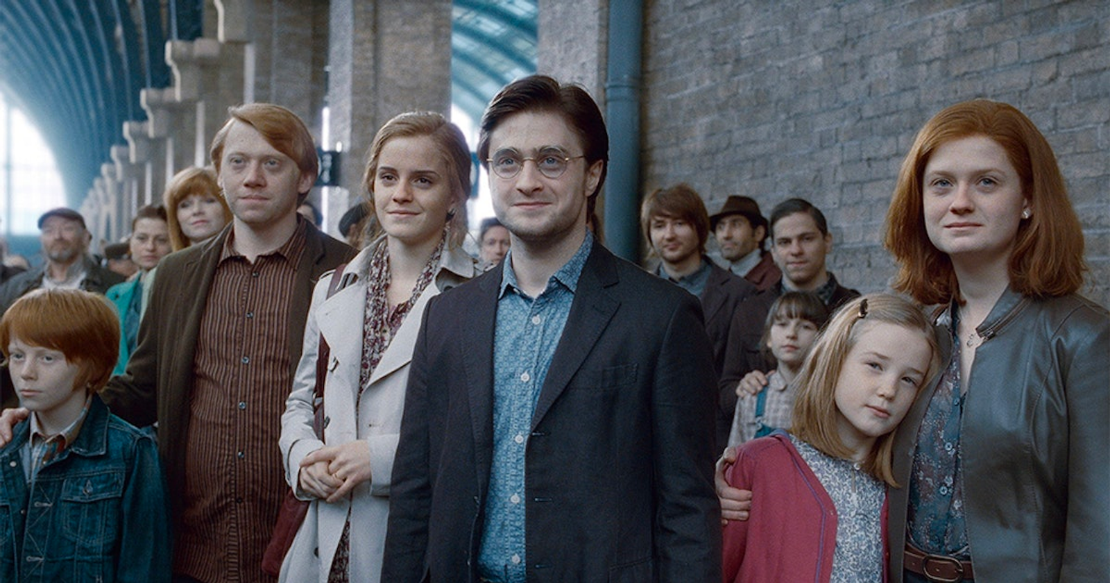 Harry, Ron, Hermione and Ginny as adults with their children standing on platform 9 3/4 
