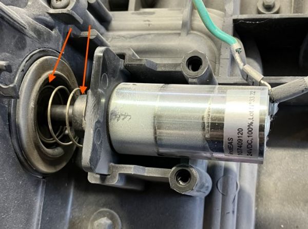 Faulty Makita VC4210 solenoid
