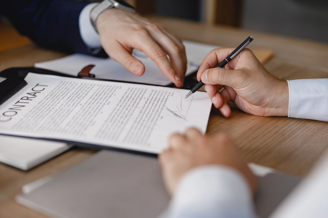 Ký kết hợp đồng