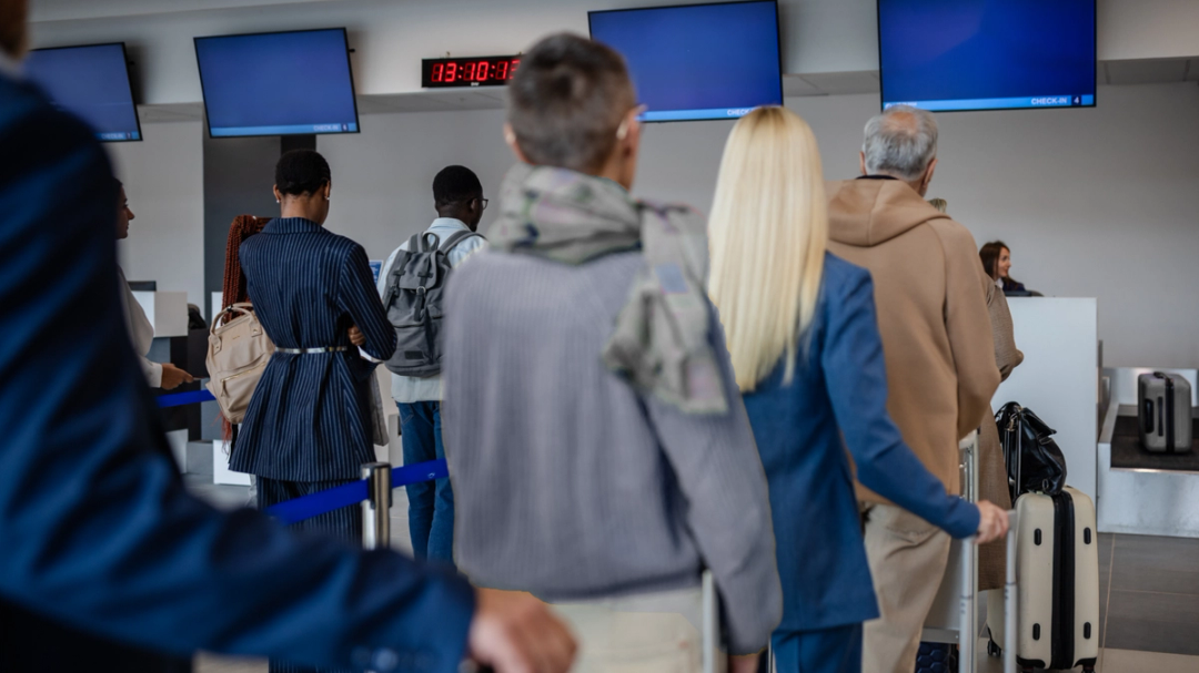 Khách hàng chờ làm thủ tục check-in