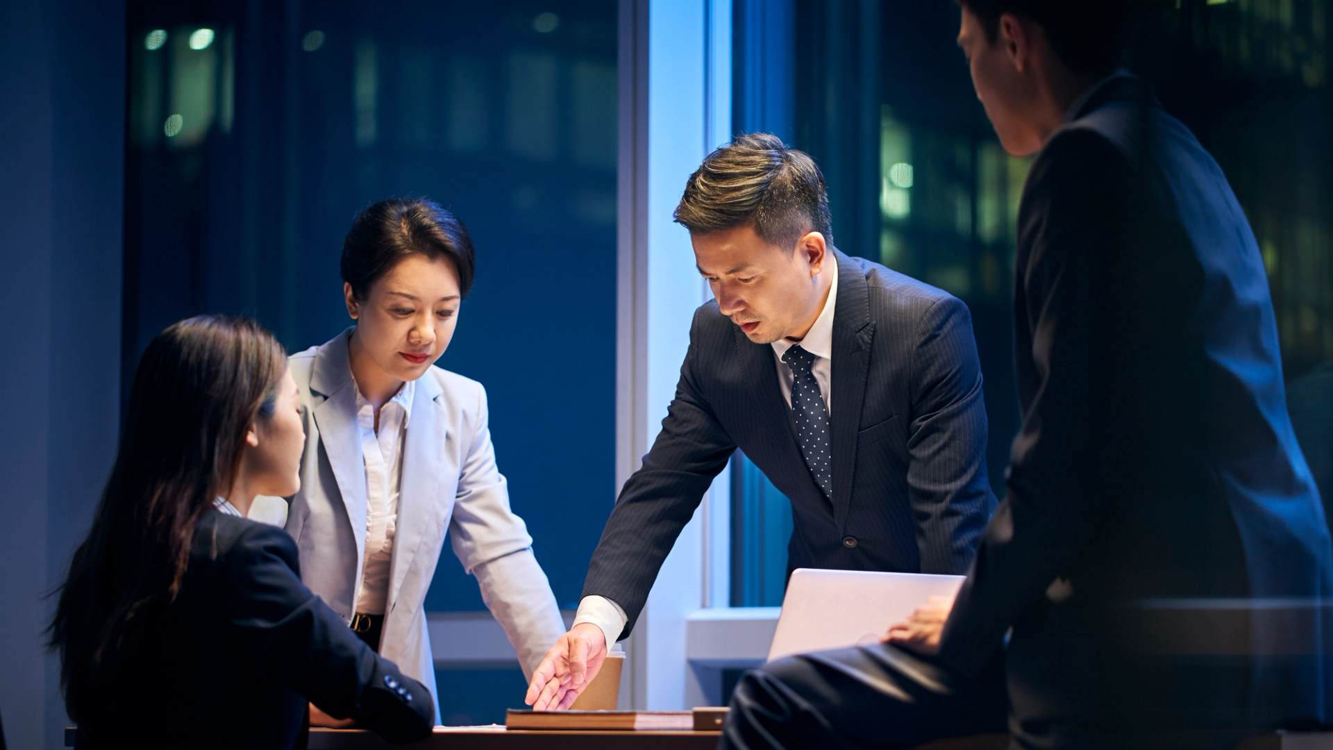 Nghệ thuật lãnh đạo - 8 xu hướng lấy con người làm trung tâm trong 6 tháng đầu năm 2025 (Phần 1)