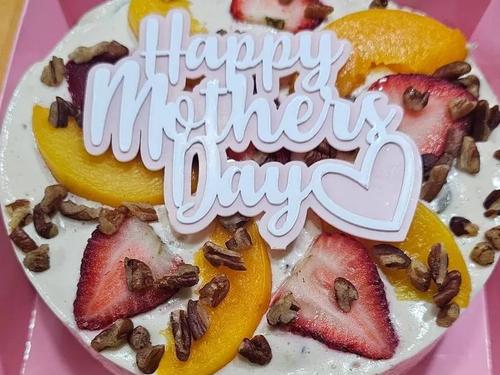 Custom cake decorated with strawberries and peaches