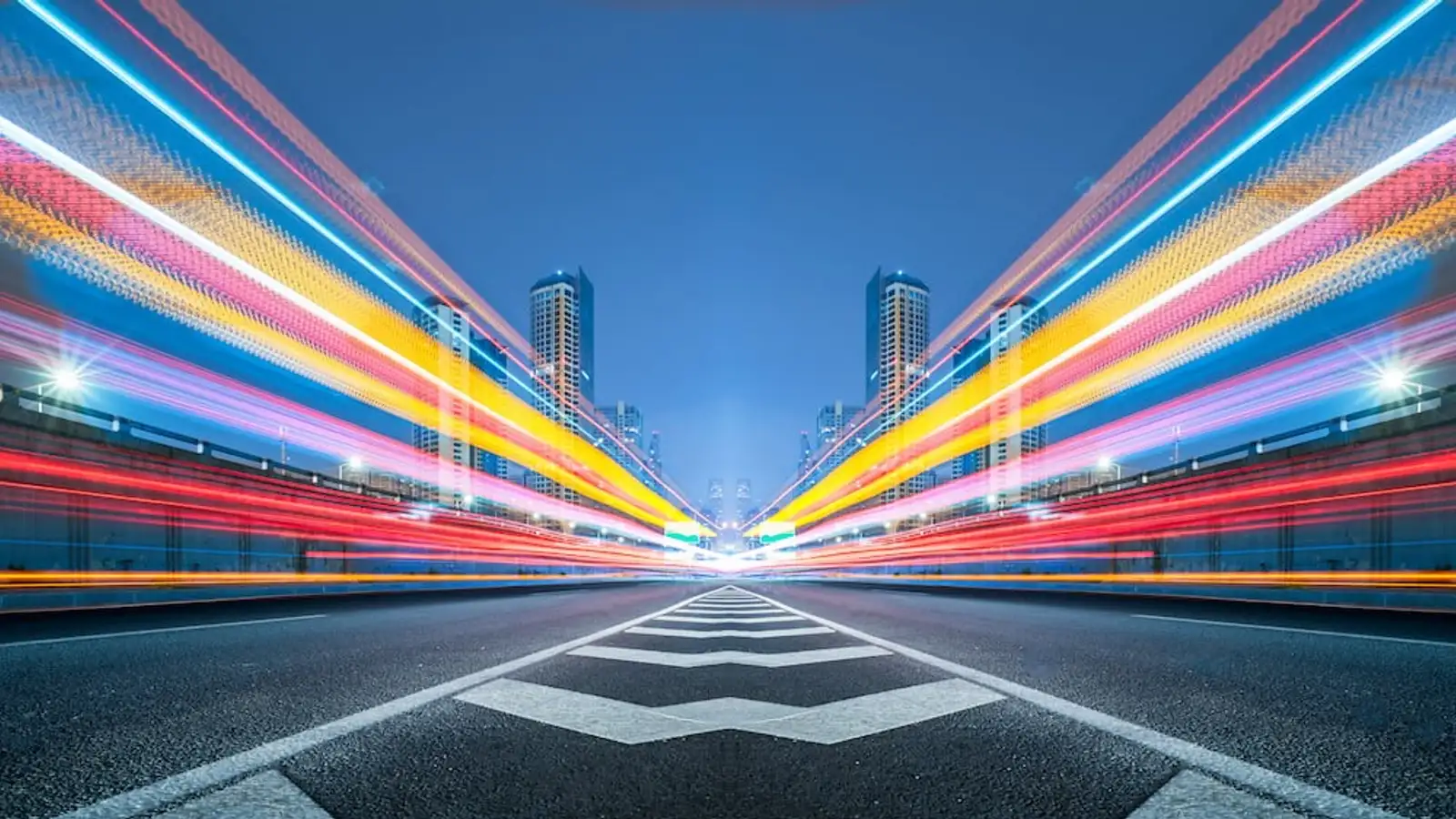 luci del traffico sfocate in velocit%C3%A0.jpg