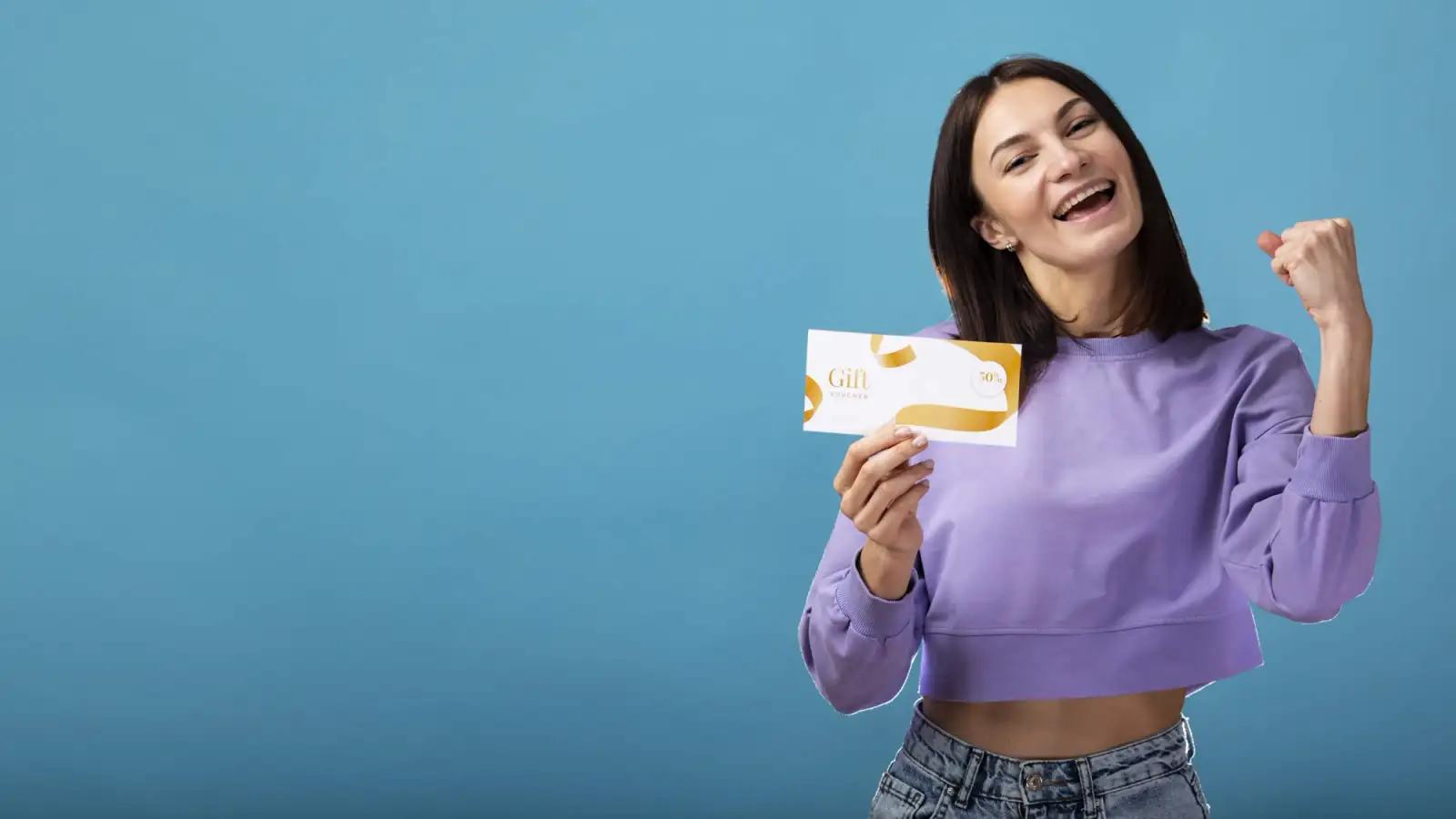 ragazza con coupon in mano.jpg