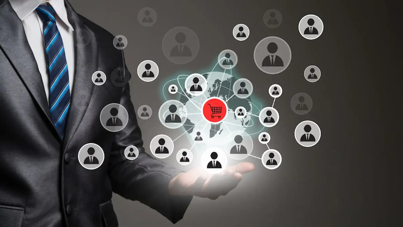 businessman con grafica con carrello e icona utenti.jpg