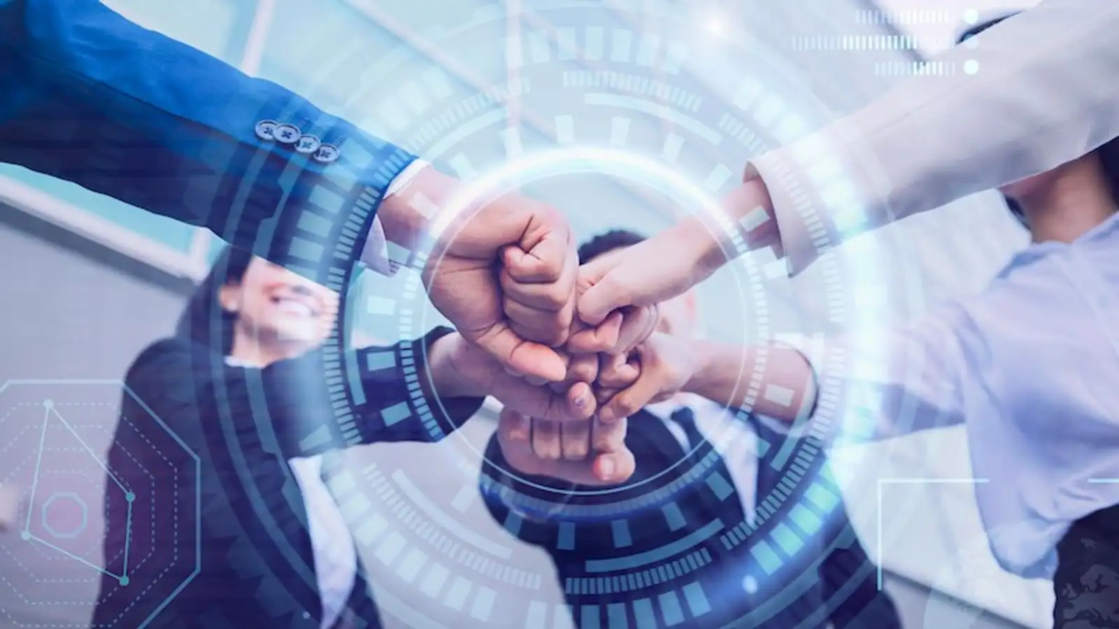 pugni chiusi team.jpg