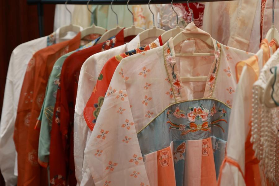 Hanfu changing experience with photoshoots service