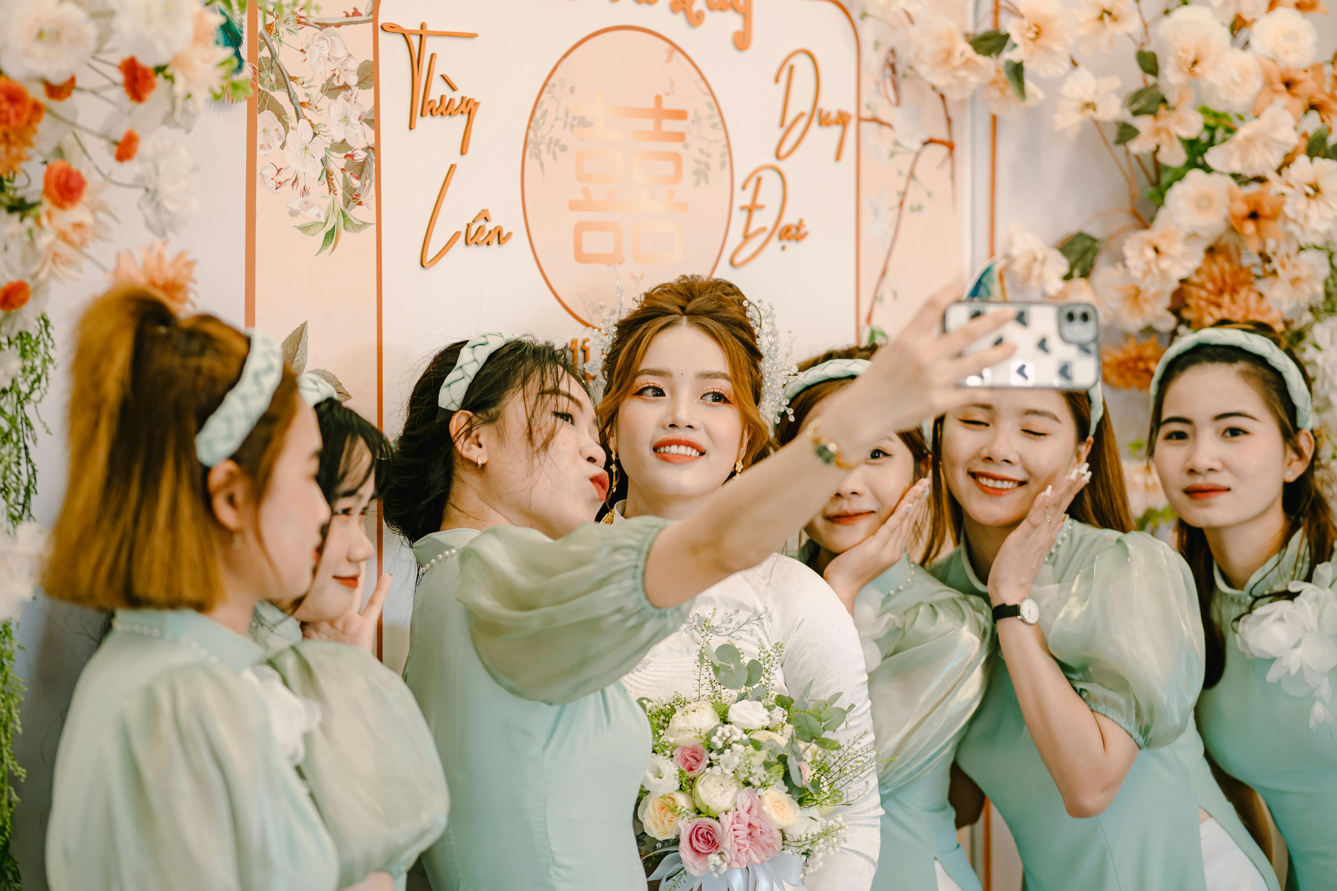 What Is A Live Photo Wall? 🤔