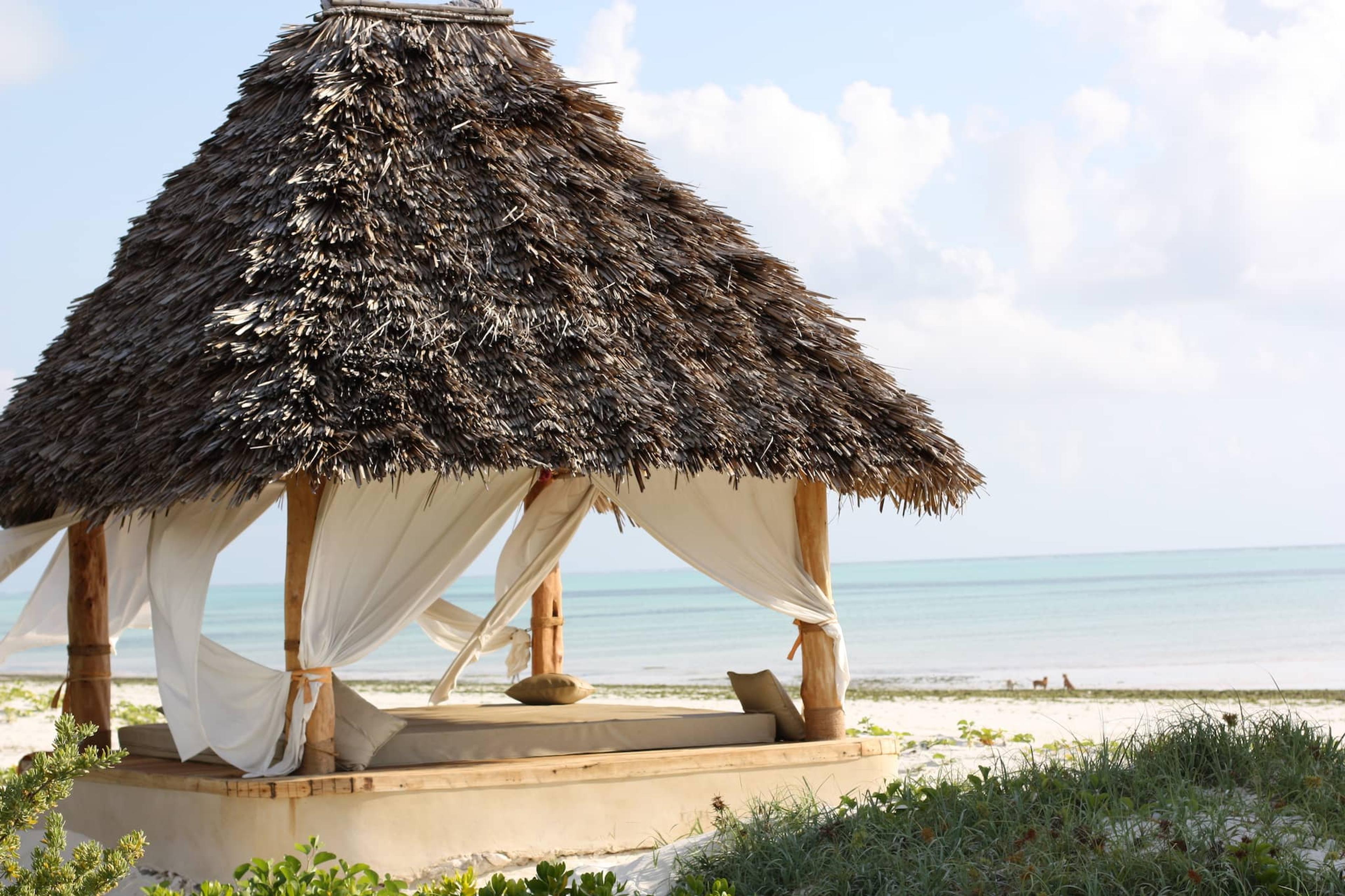 zanzibar-white-sand-luxury-villas-spa-exteriors-beach-01.jpg