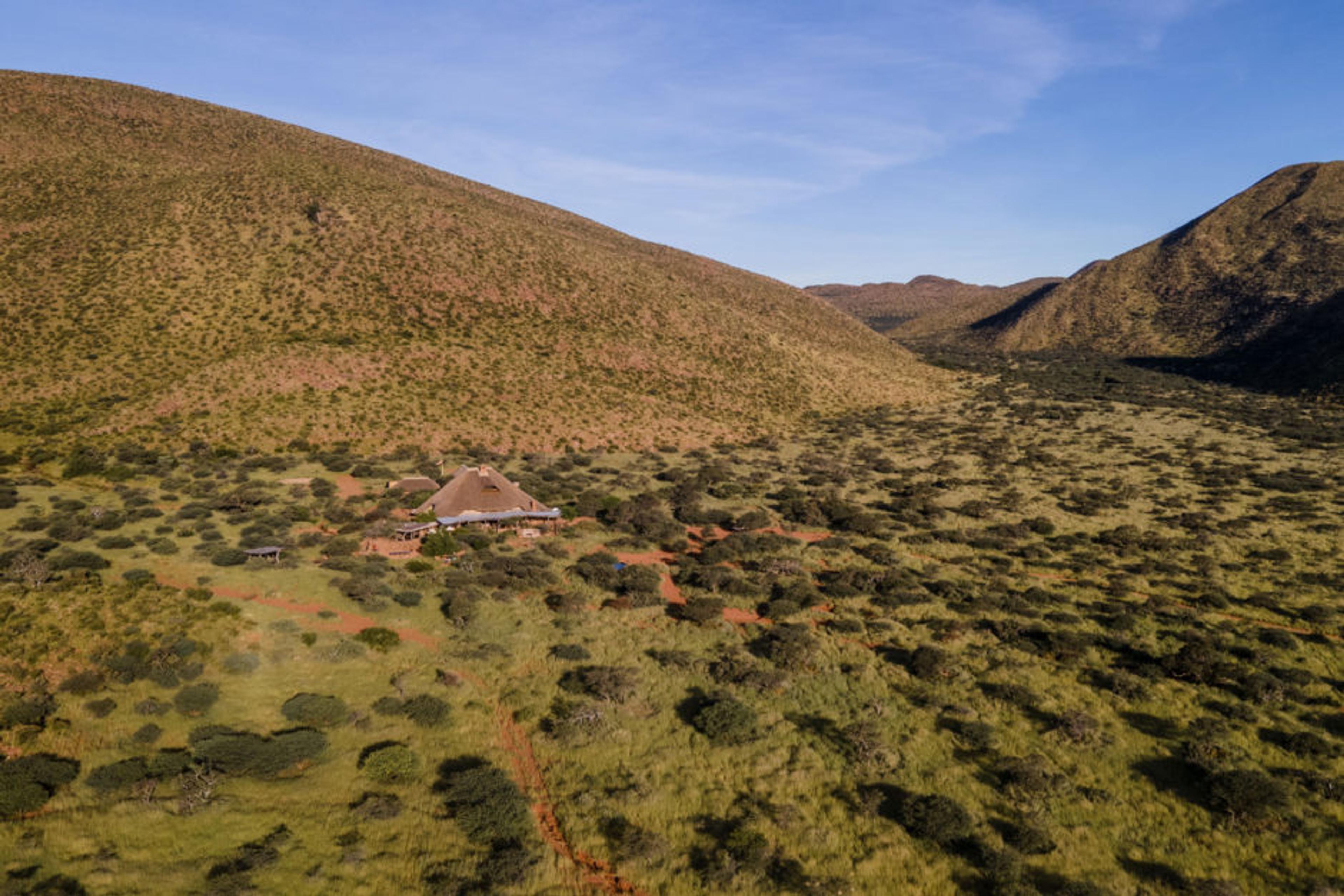 tswalu-kalahari-tarkuni-exterior-aerial-view-01-940x627.jpg