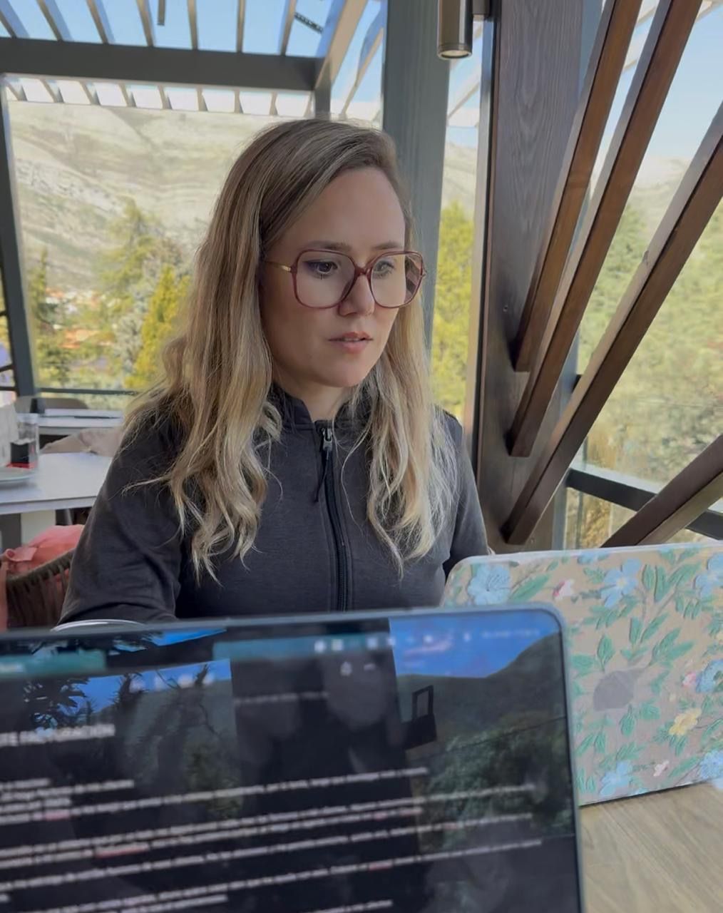 Carla working at a cafe in Trebinje