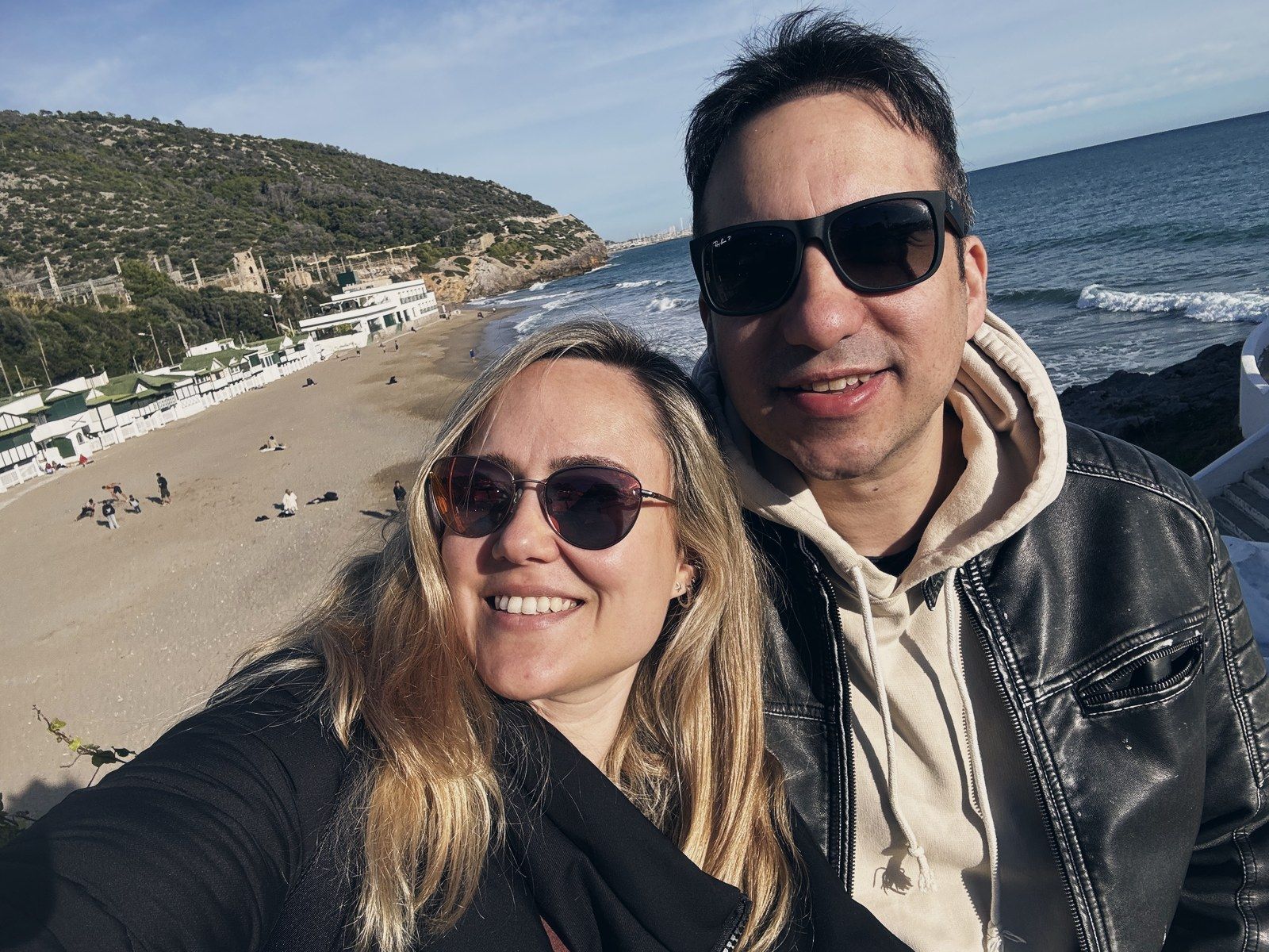Carla and Gonzalo on the beach in Sitges, the Mediterranean behind them
