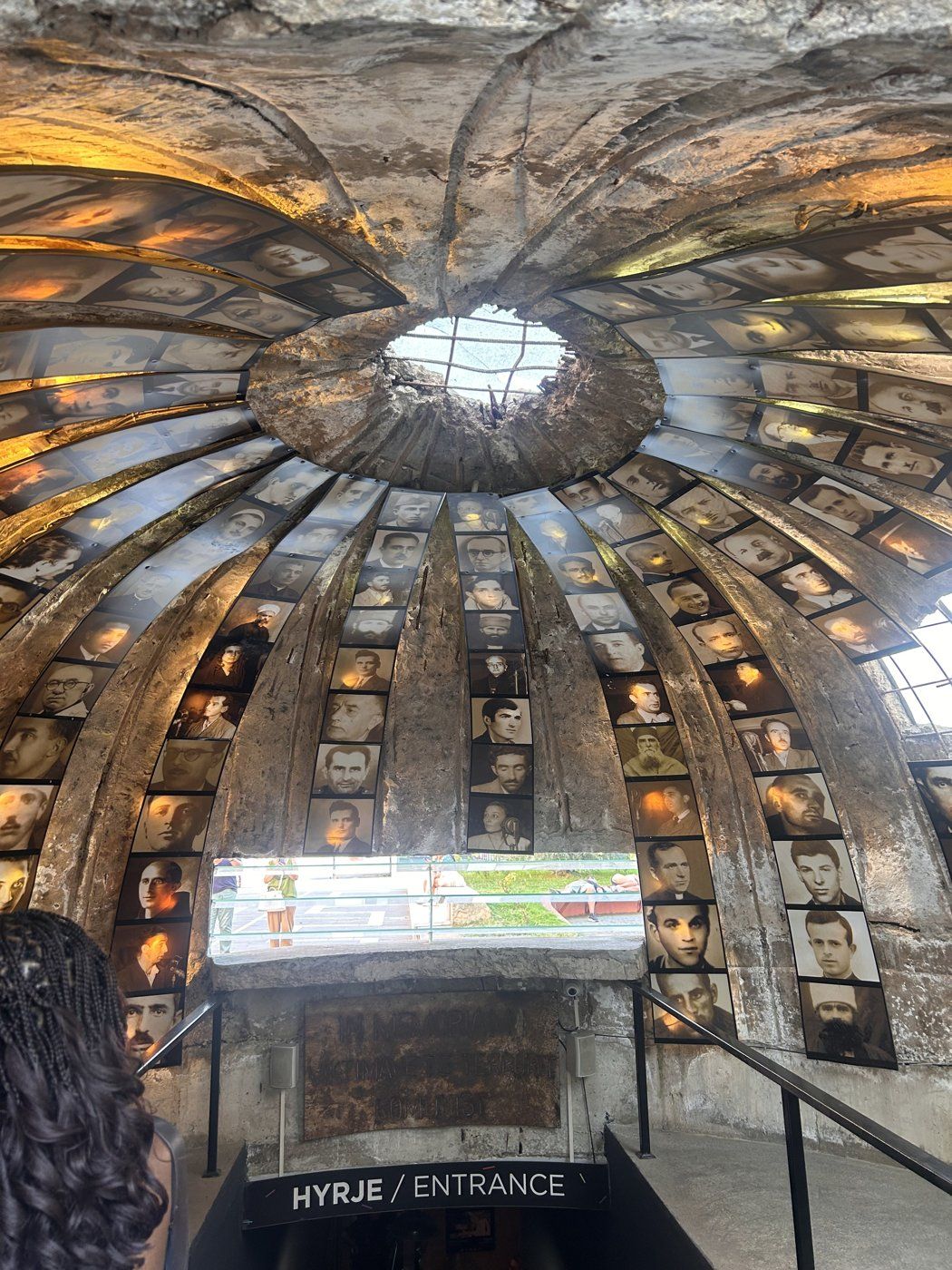 Interior de la cúpula de un búnker en Albania