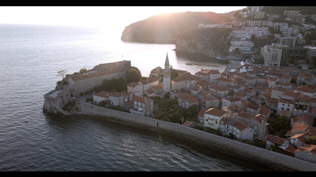 Qué ver en Budva, Montenegro: la ciudad antigua, las playas y la noche