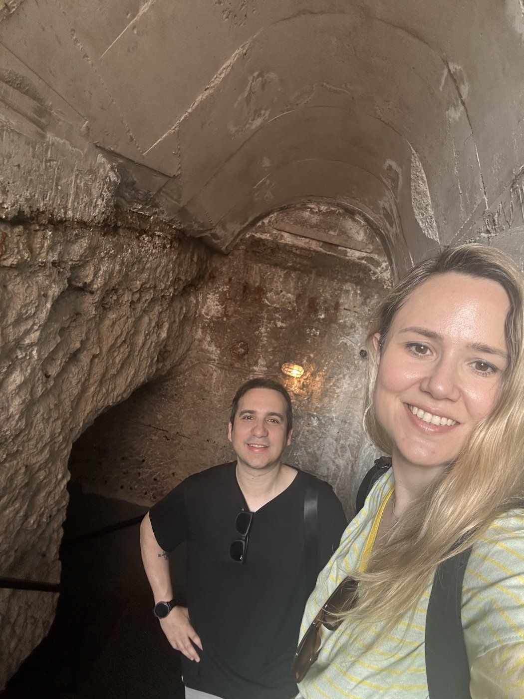 Dentro de un túnel de búnker en Albania